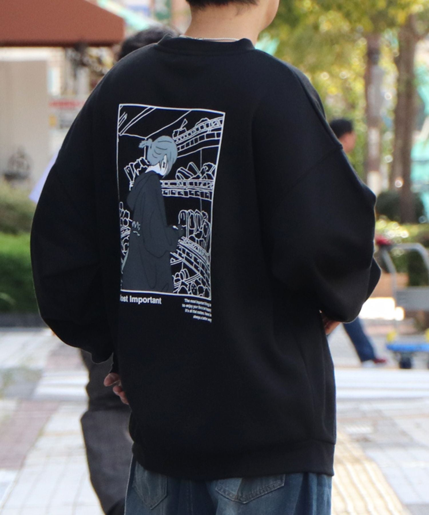 イルズ ILL'S イラストバックプリント ワンポイント刺繍 ビッグシルエット プルオーバースウェット カットソー ユニセックス （ブラック） ブラック