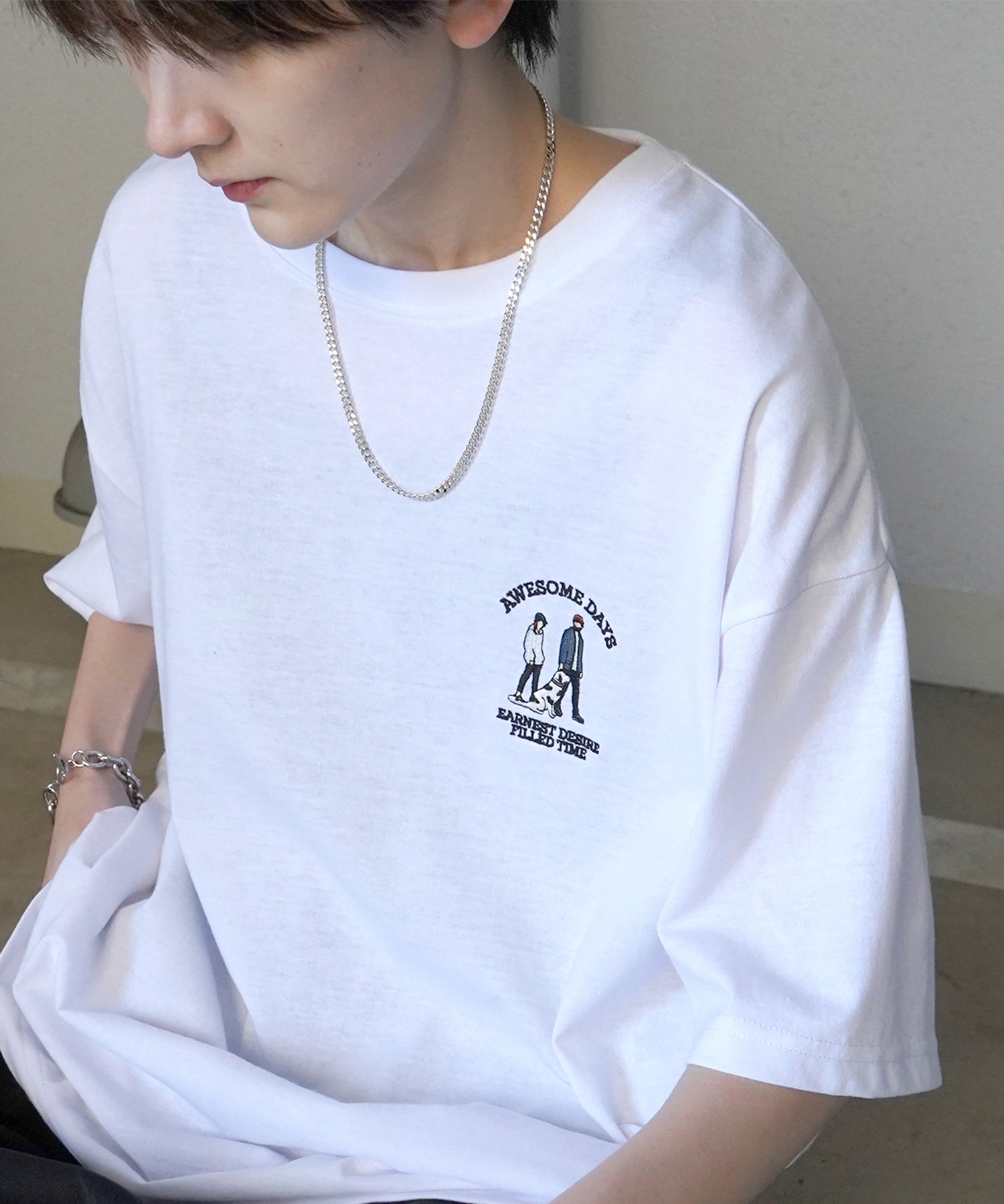 イルズ ILL'S ワンポイント刺繍ロゴ ヒゲおじ デイリーウォーキング ビッグシルエット半袖Tシャツ ユニセックス （ホワイト） ホワイト