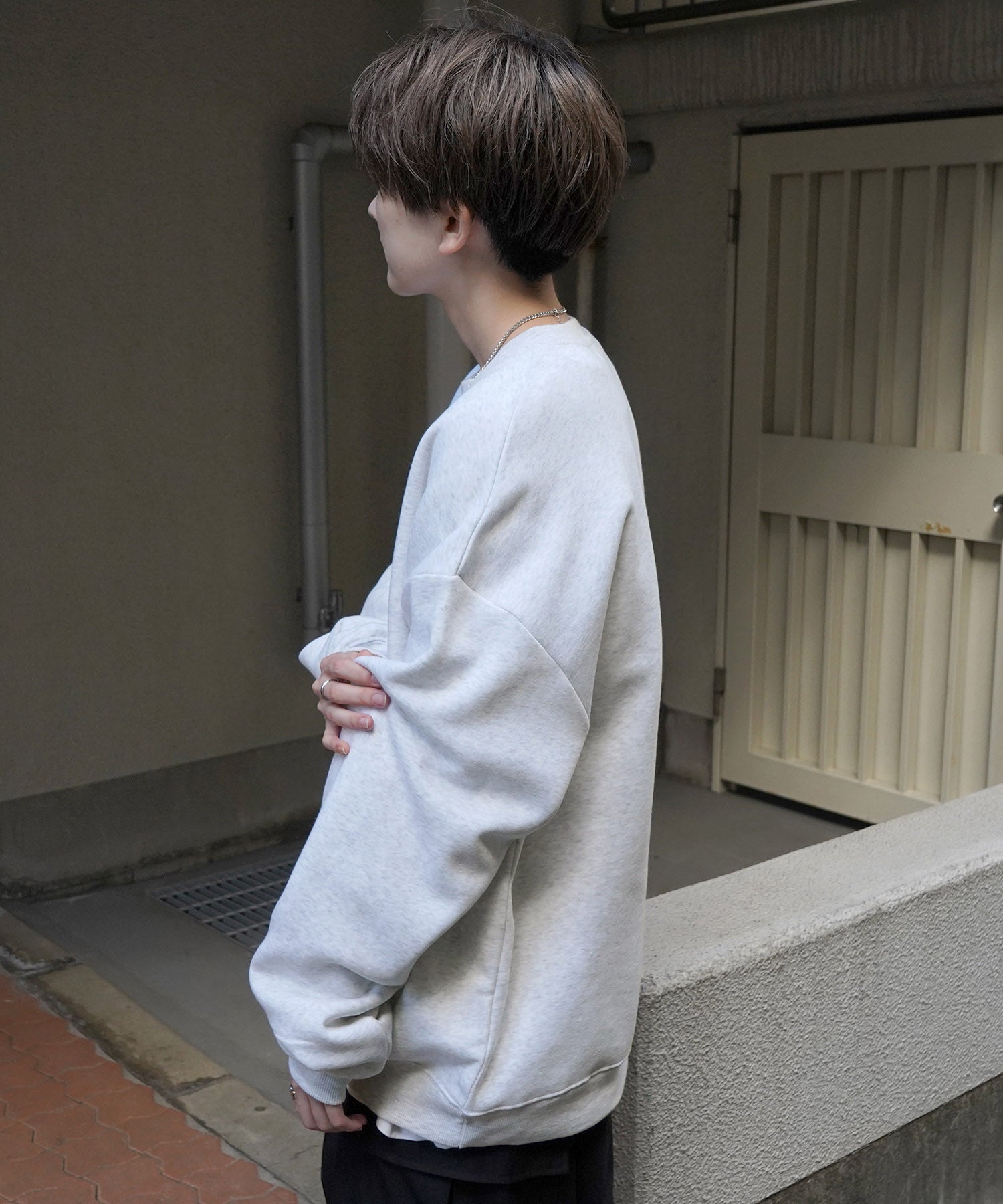 イルズ ILL'S 8ボール / ダイス ワンポイント刺繍ロゴ ビッグシルエット プルオーバースウェット （シュガーグレー） シュガーグレー