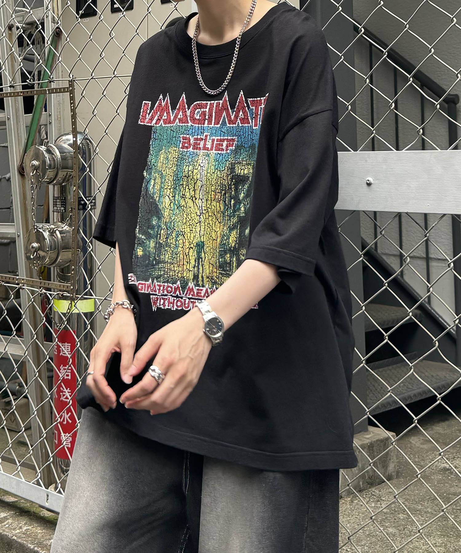 イルズ ILL'S ヴィンテージライク ロックプリント レトロ ピグメント加工 ビッグシルエット半袖バンドTシャツ （ブラック） ブラック