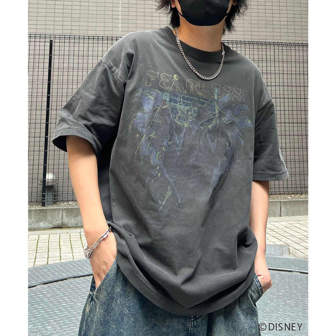 イルズ ILL'S Disney ディズニー Villains ヴィランズ ヴィンテージライク ピグメント加工 ビッグシルエット 半袖プリントTシャツ カットソー ユニセックス （チャコール） チャコール