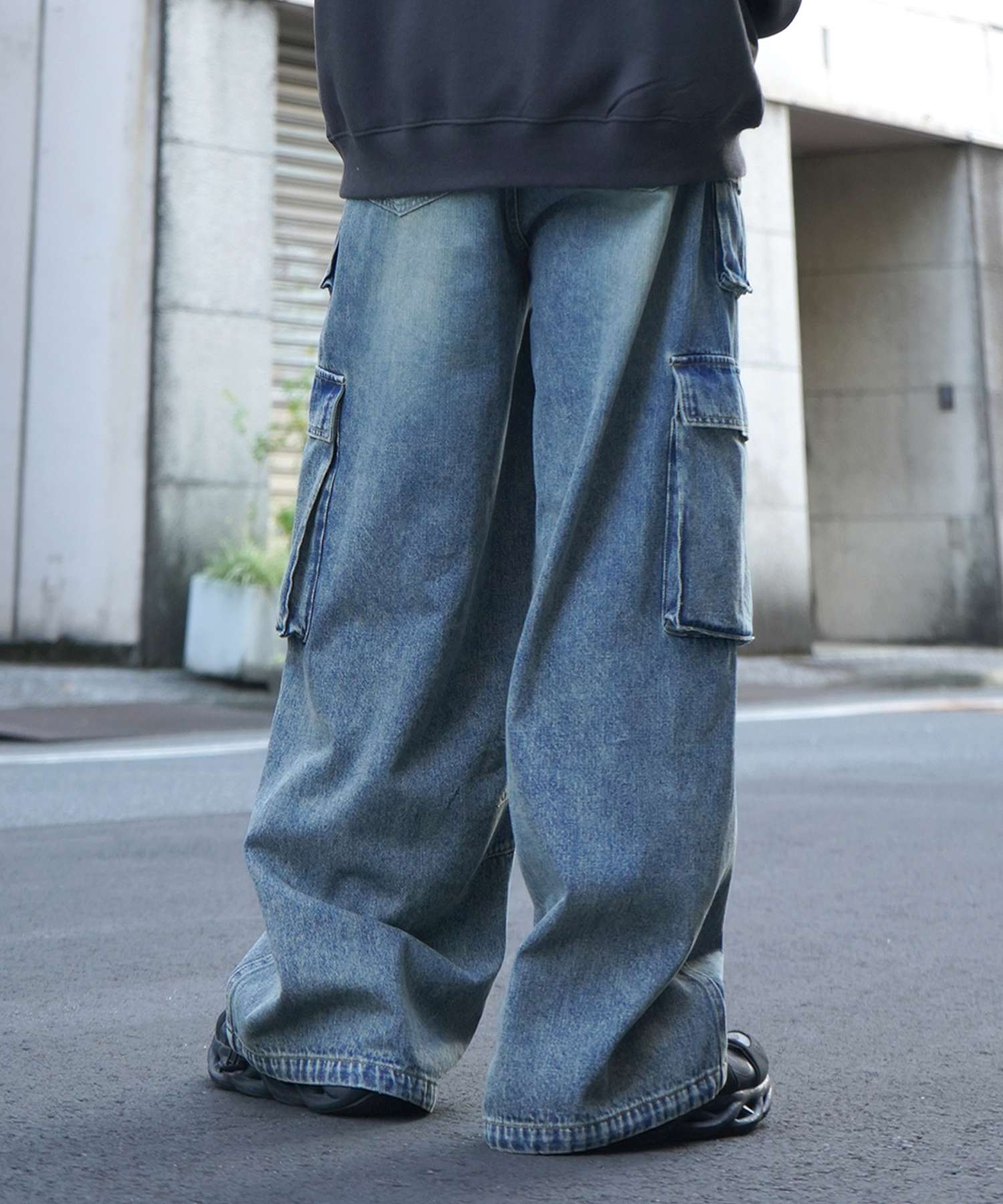 イルズ ILL'S ヴィンテージメイク レトロライク Y2Kグランジ ケミカル加工 マルチポケットデニムカーゴパンツ （サックス） サックス
