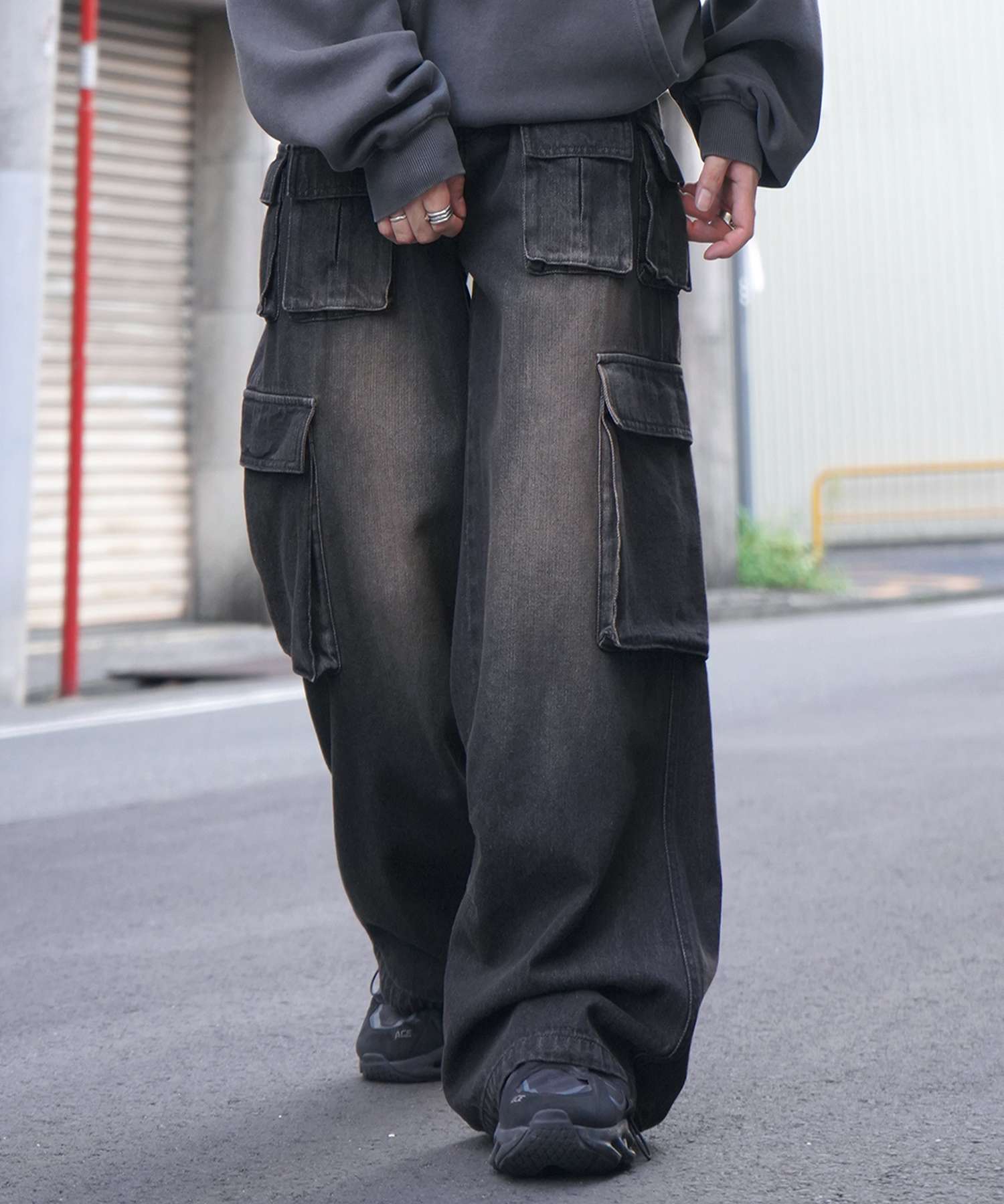 イルズ ILL'S ヴィンテージメイク レトロライク Y2Kグランジ ケミカル加工 マルチポケットデニムカーゴパンツ （ブラウン） ブラウン