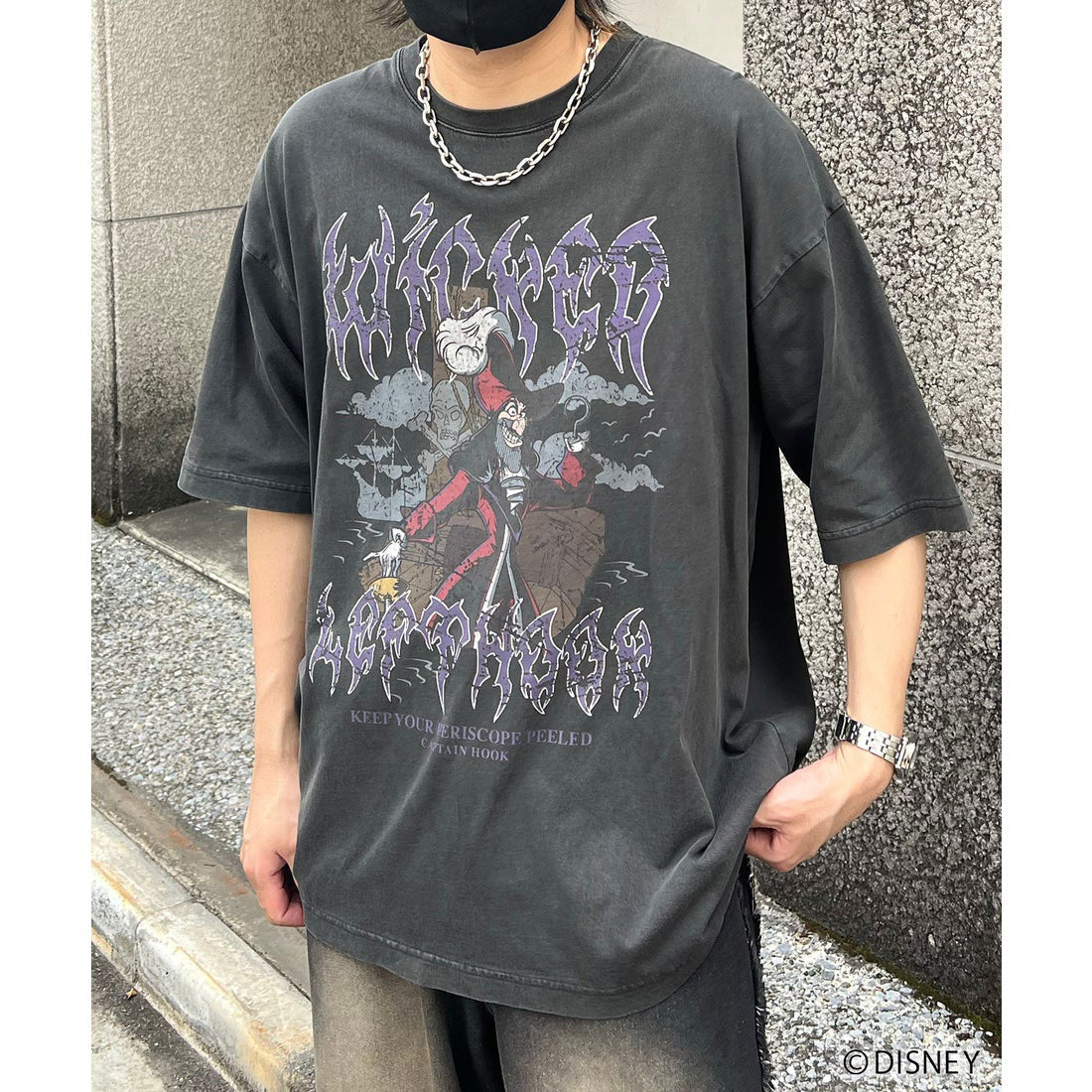 イルズ ILL'S Disney ディズニー Villains ヴィランズ ヴィンテージライク ピグメント加工 ビッグシルエット 半袖プリントTシャツ カットソー ユニセックス （チャコール） チャコール
