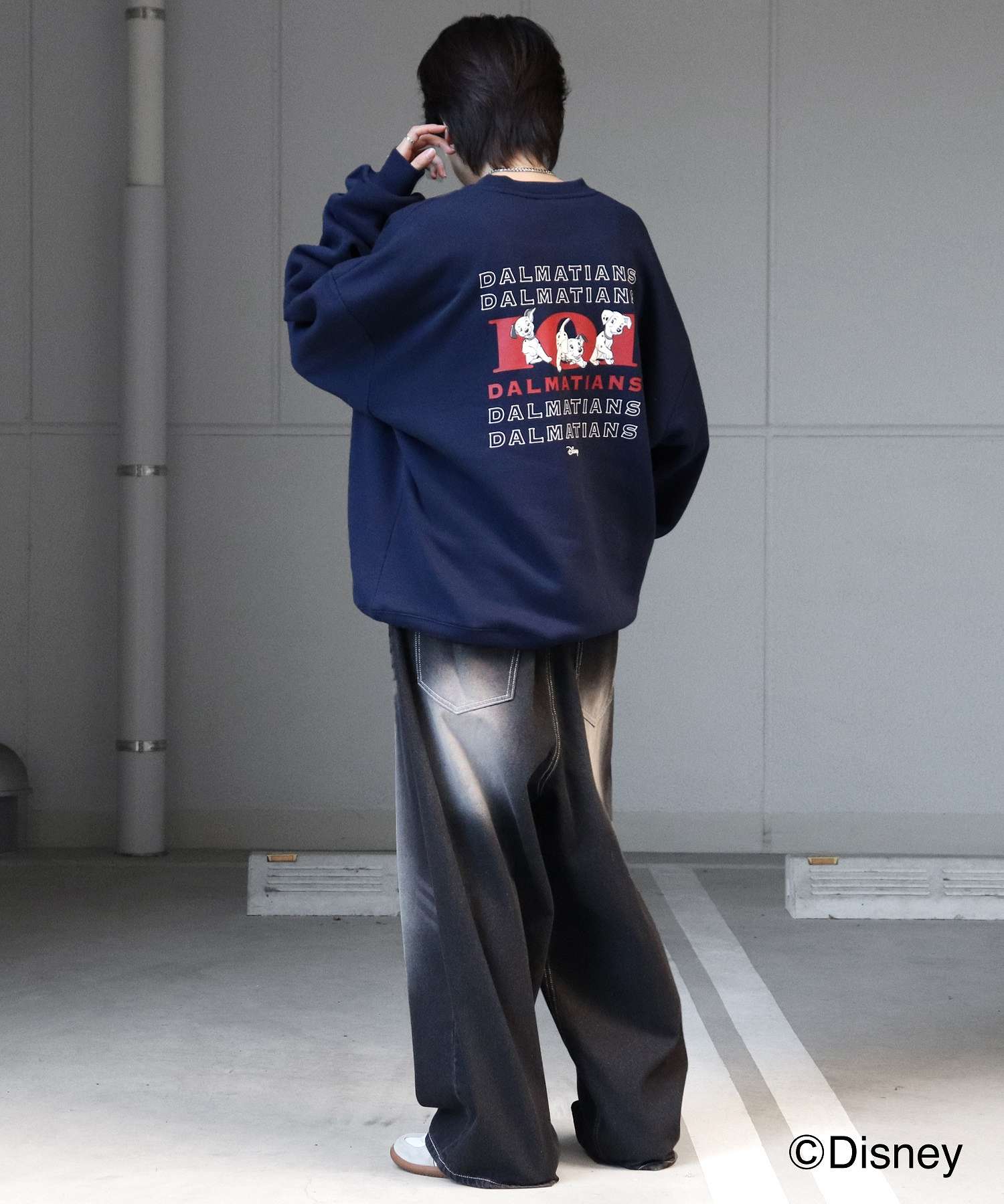 イルズ ILL'S ディズニーシリーズ ワンポイント刺繍 バックプリント ビッグシルエットプルオーバー クルースウェット ユニセックス （ネイビー） ネイビー
