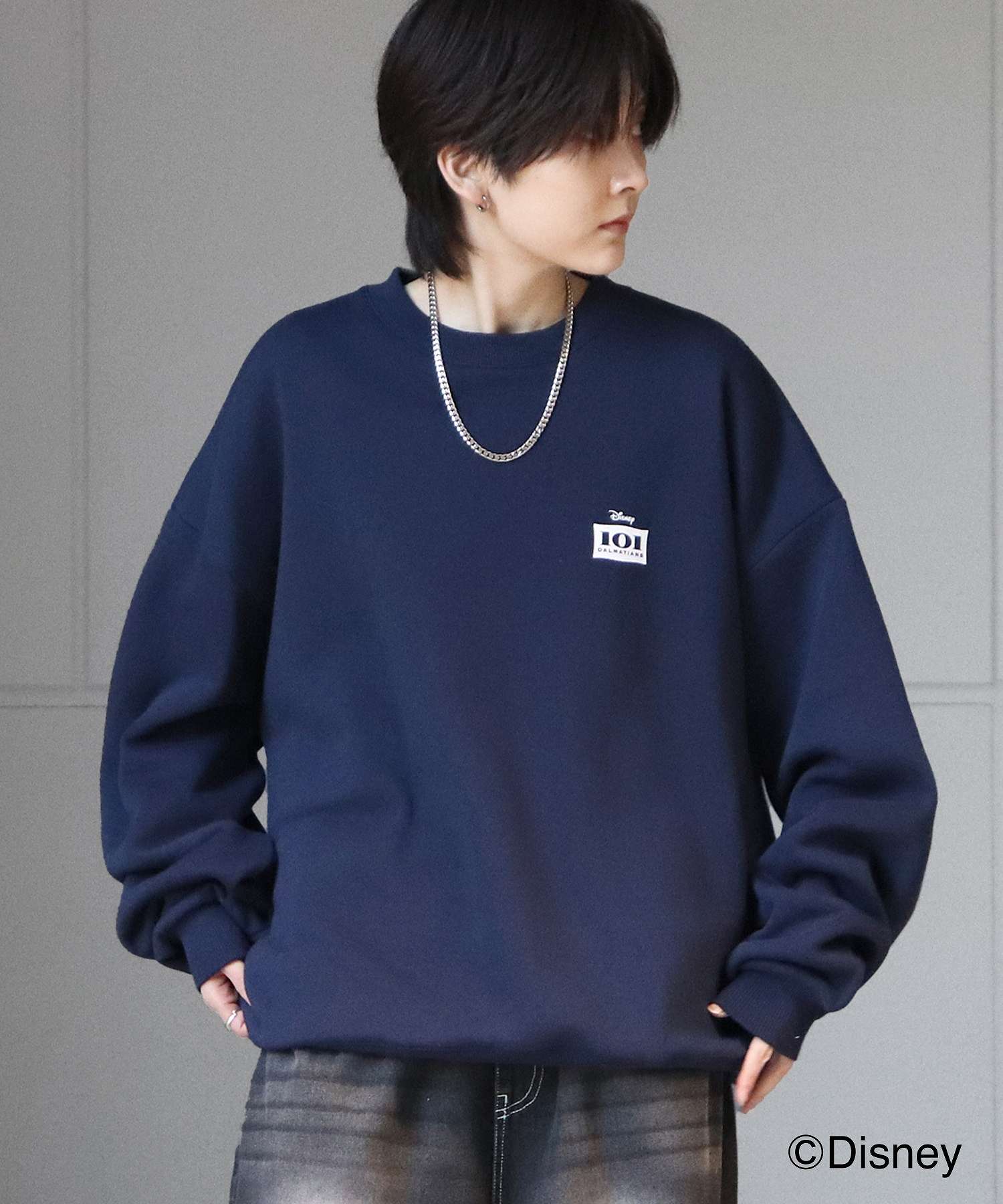 イルズ ILL'S ディズニーシリーズ ワンポイント刺繍 バックプリント ビッグシルエットプルオーバー クルースウェット ユニセックス （ネイビー） ネイビー
