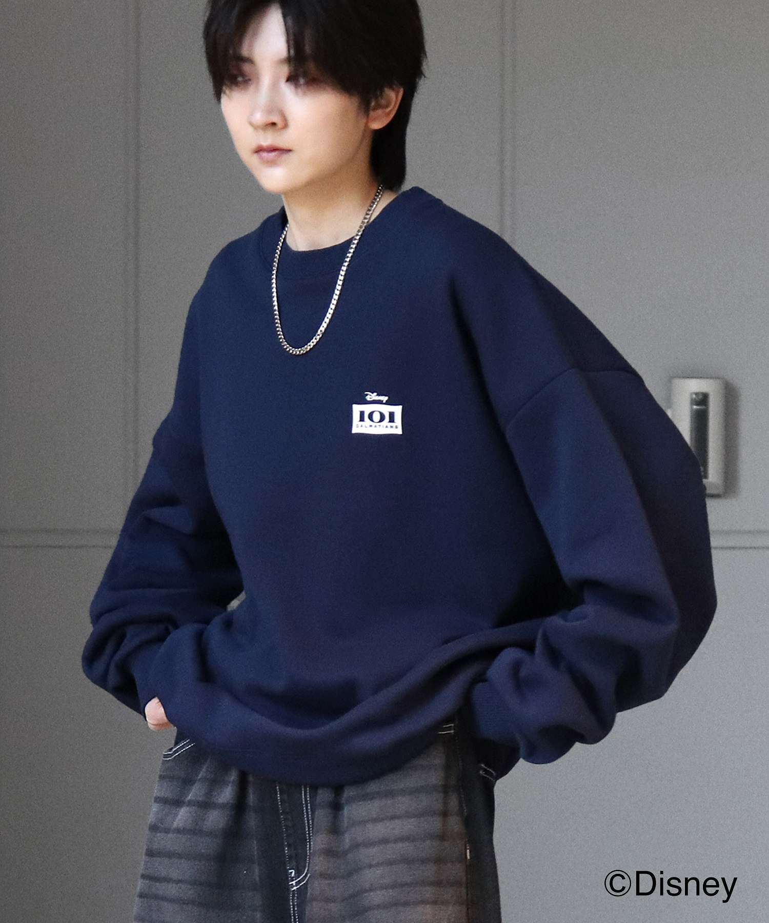 イルズ ILL'S ディズニーシリーズ ワンポイント刺繍 バックプリント ビッグシルエットプルオーバー クルースウェット ユニセックス （ネイビー） ネイビー
