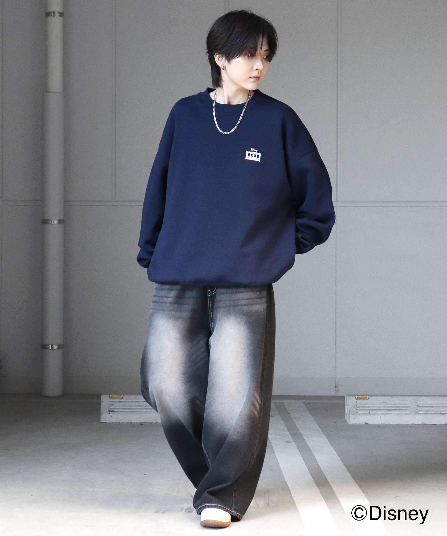 イルズ ILL'S ディズニーシリーズ ワンポイント刺繍 バックプリント ビッグシルエットプルオーバー クルースウェット ユニセックス （ネイビー） ネイビー