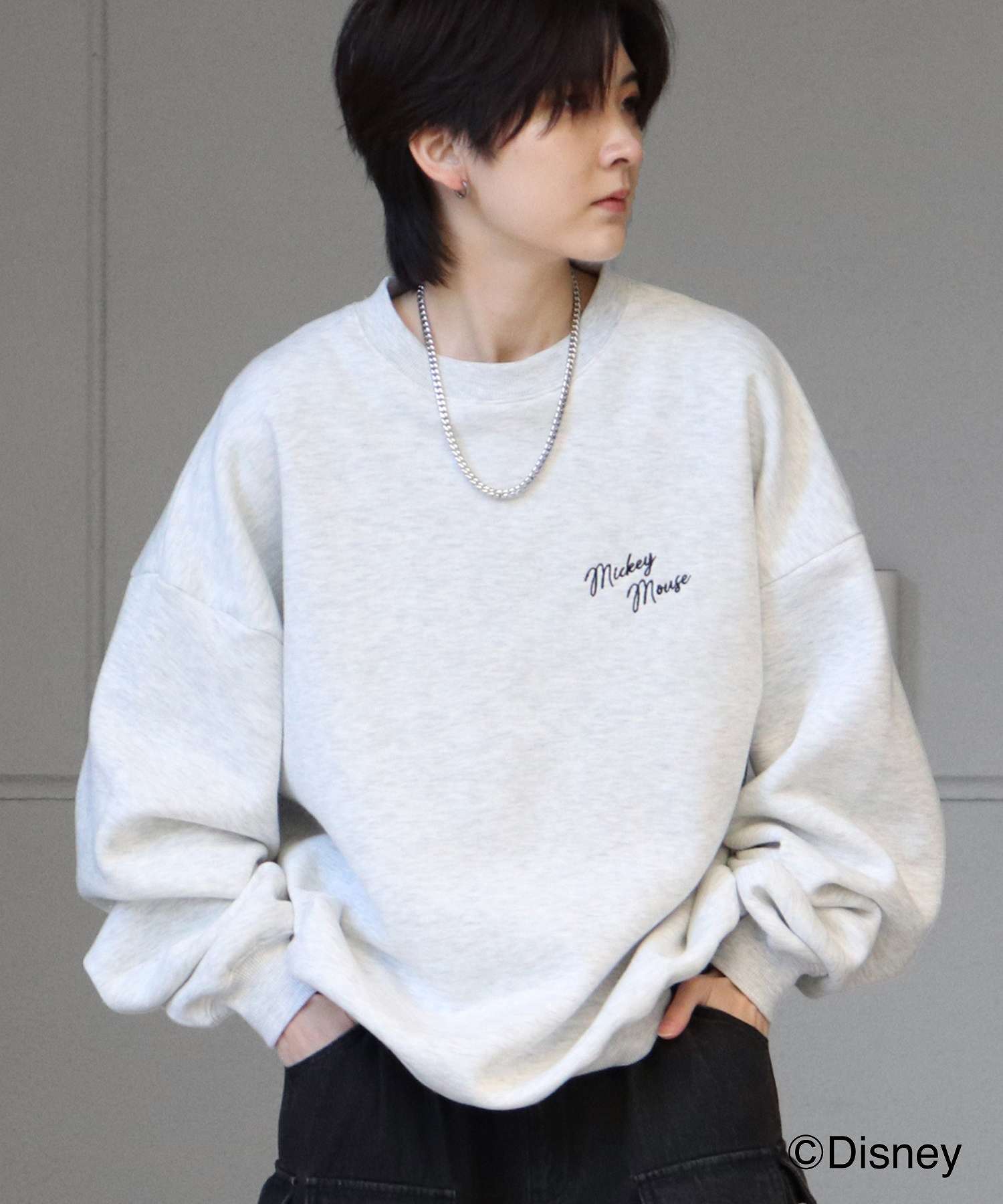 イルズ ILL'S ディズニーシリーズ ワンポイント刺繍 バックプリント ビッグシルエットプルオーバー クルースウェット ユニセックス （グレー） グレー