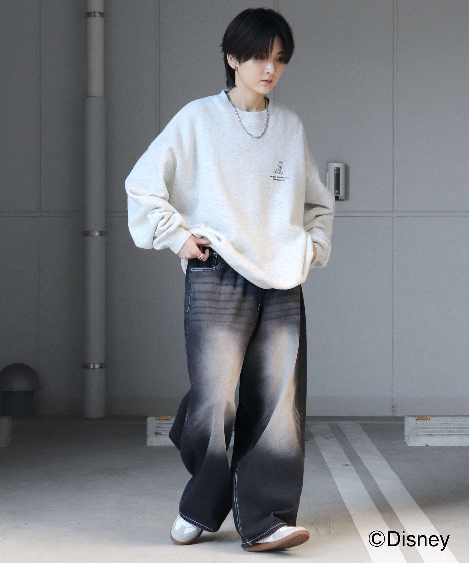 イルズ ILL'S ディズニーシリーズ ワンポイント刺繍 バックプリント ビッグシルエットプルオーバー クルースウェット ユニセックス （グレー） グレー