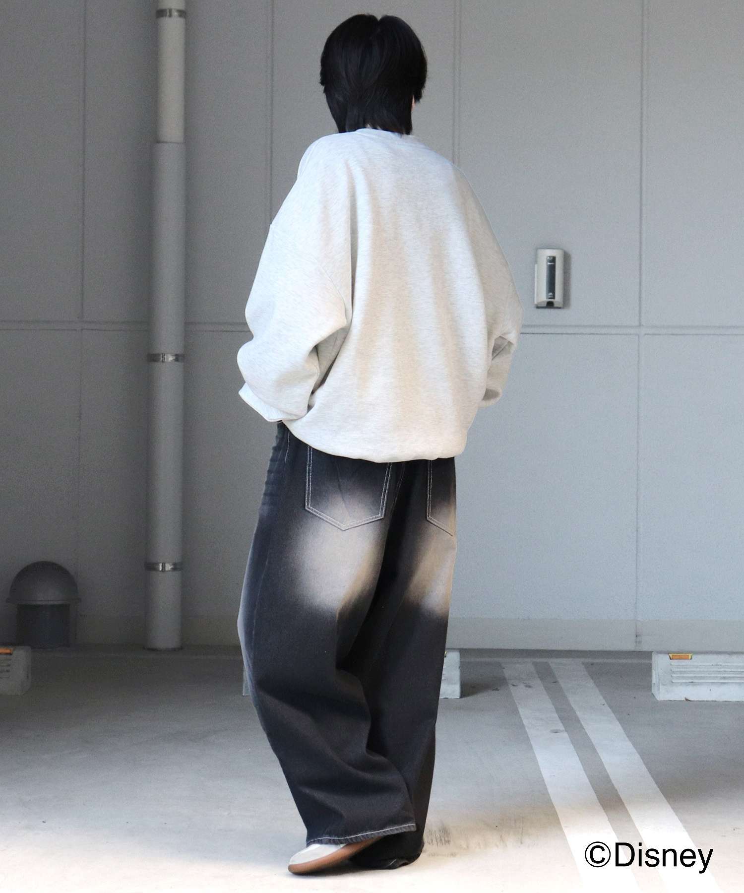 イルズ ILL'S ディズニーシリーズ ワンポイント刺繍 バックプリント ビッグシルエットプルオーバー クルースウェット ユニセックス （グレー） グレー