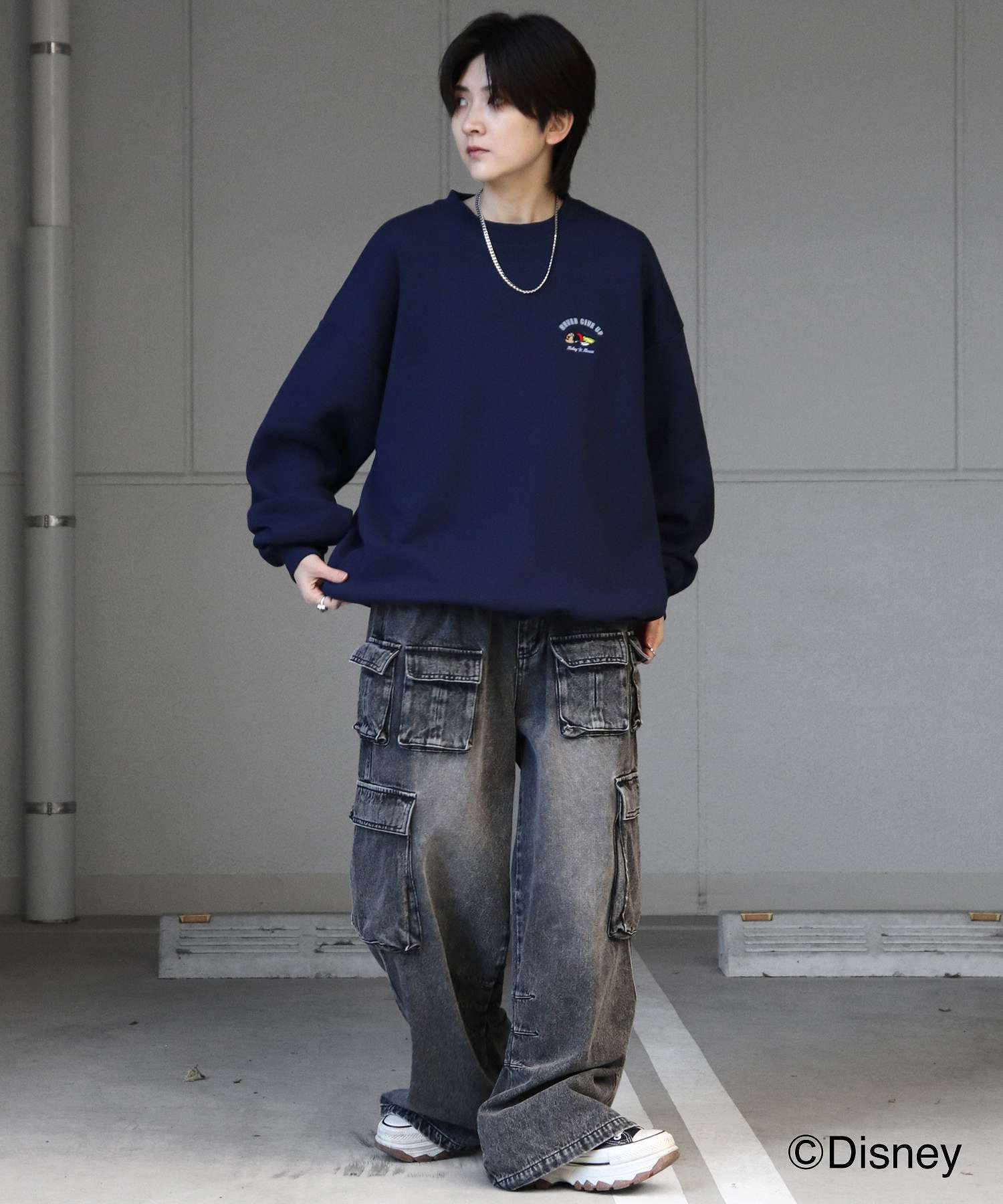 イルズ ILL'S ディズニーシリーズ ワンポイント刺繍 バックプリント ビッグシルエットプルオーバー クルースウェット ユニセックス （ネイビー） ネイビー