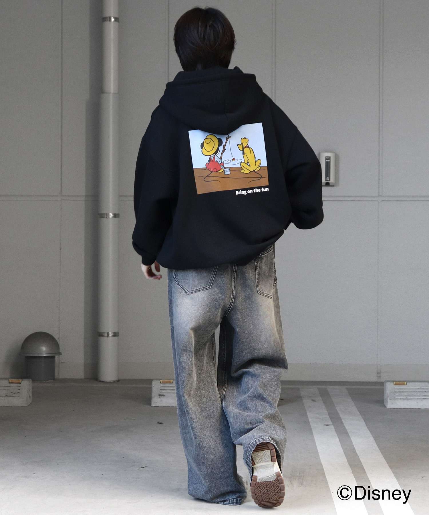イルズ ILL'S Disney ディズニー ワンポイント刺繍 バックプリント ビッグシルエットプルオーバーフーディー パーカー ユニセックス （ブラック） ブラック