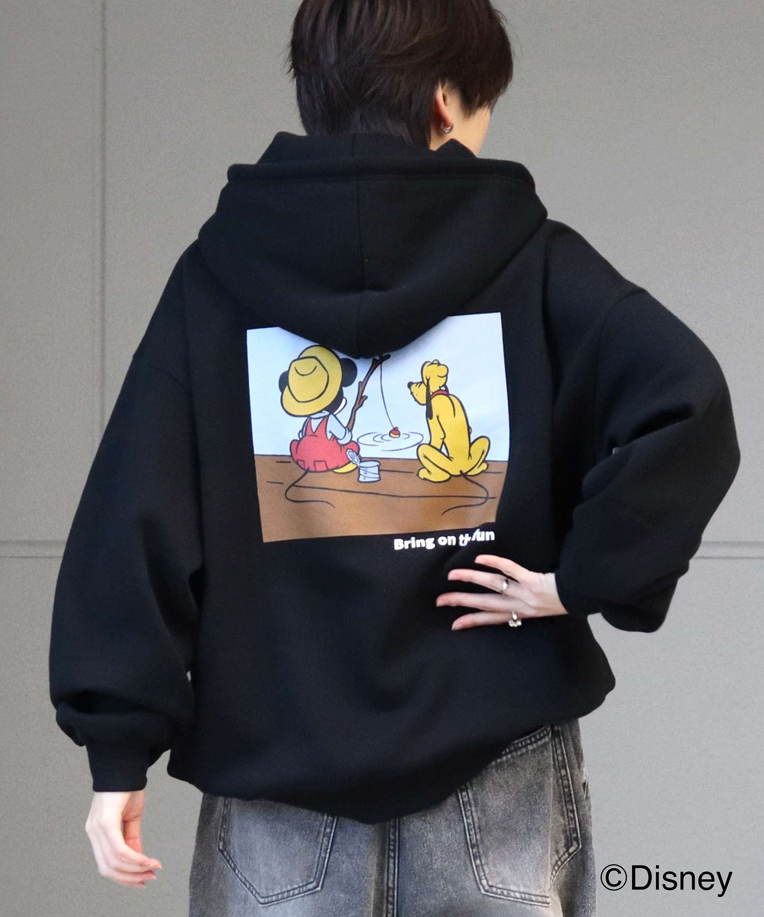 イルズ ILL'S Disney ディズニー ワンポイント刺繍 バックプリント ビッグシルエットプルオーバーフーディー パーカー ユニセックス （ブラック） ブラック
