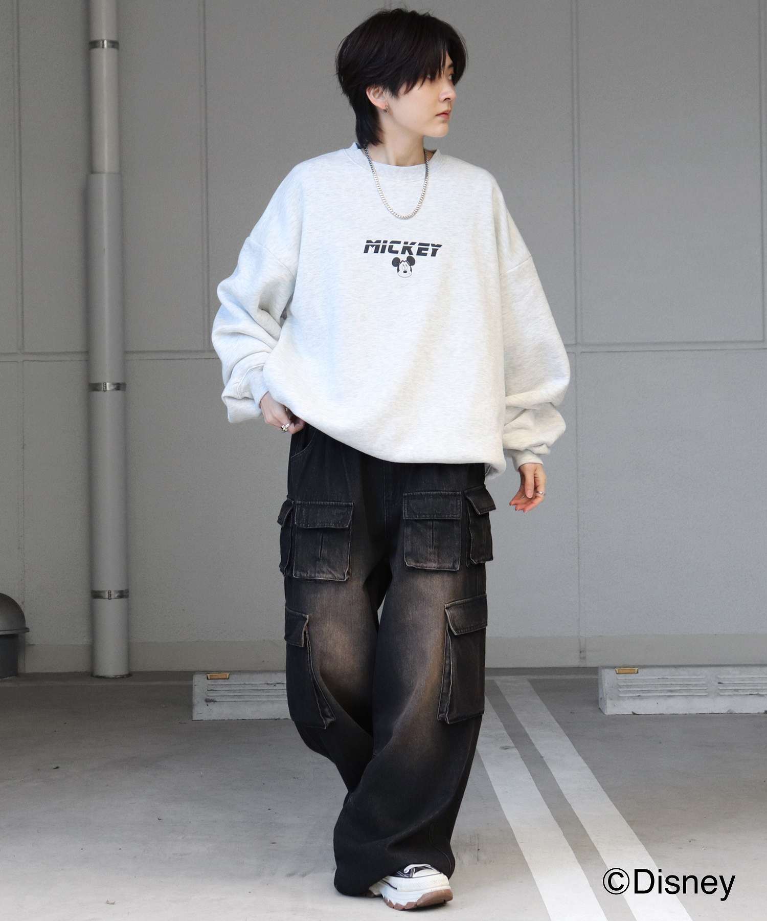 イルズ ILL'S ディズニーシリーズ ワンポイント刺繍 バックプリント ビッグシルエットプルオーバー クルースウェット ユニセックス （グレー） グレー