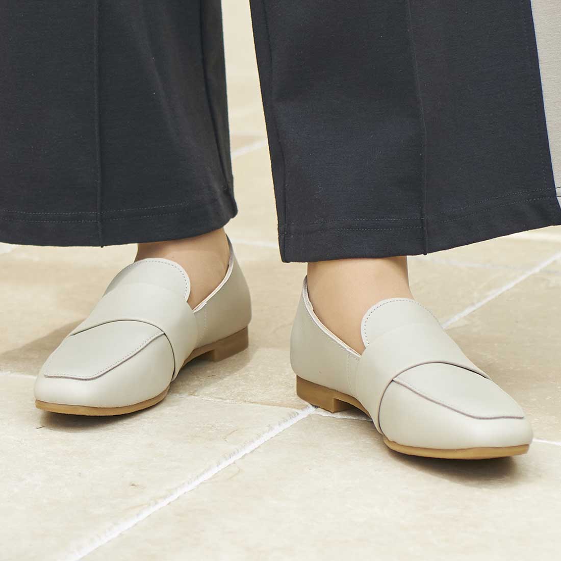 ing [WEB exclusive] Leather belt loafers