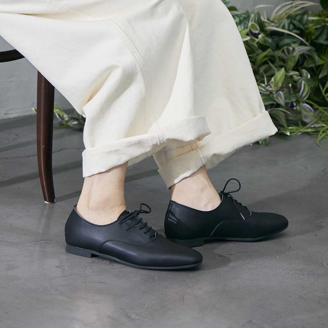 ing [WEB exclusive] Elastic lace-up shoes