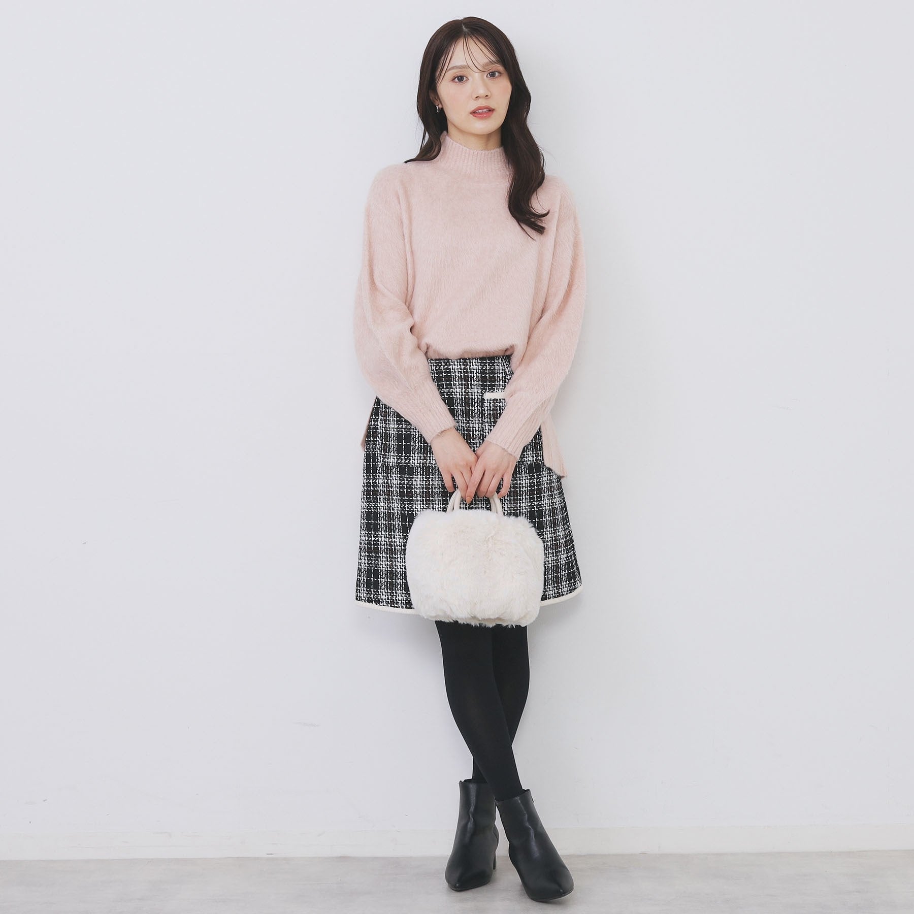 インデックス index 【2WAY】フェイクファーラウンドショルダーバッグ （グレー(012)） グレー(012)