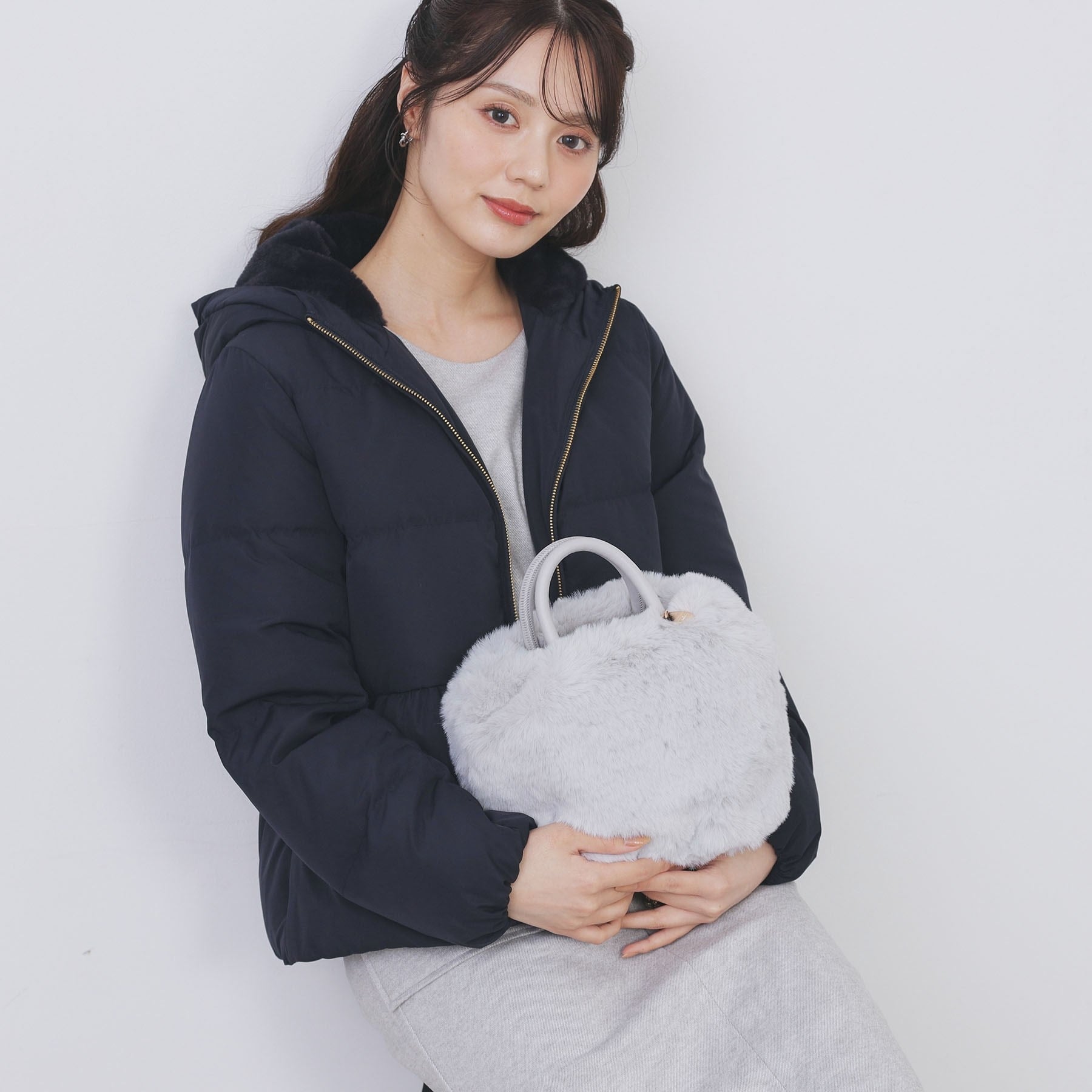 インデックス index 【2WAY】フェイクファーラウンドショルダーバッグ （グレー(012)） グレー(012)