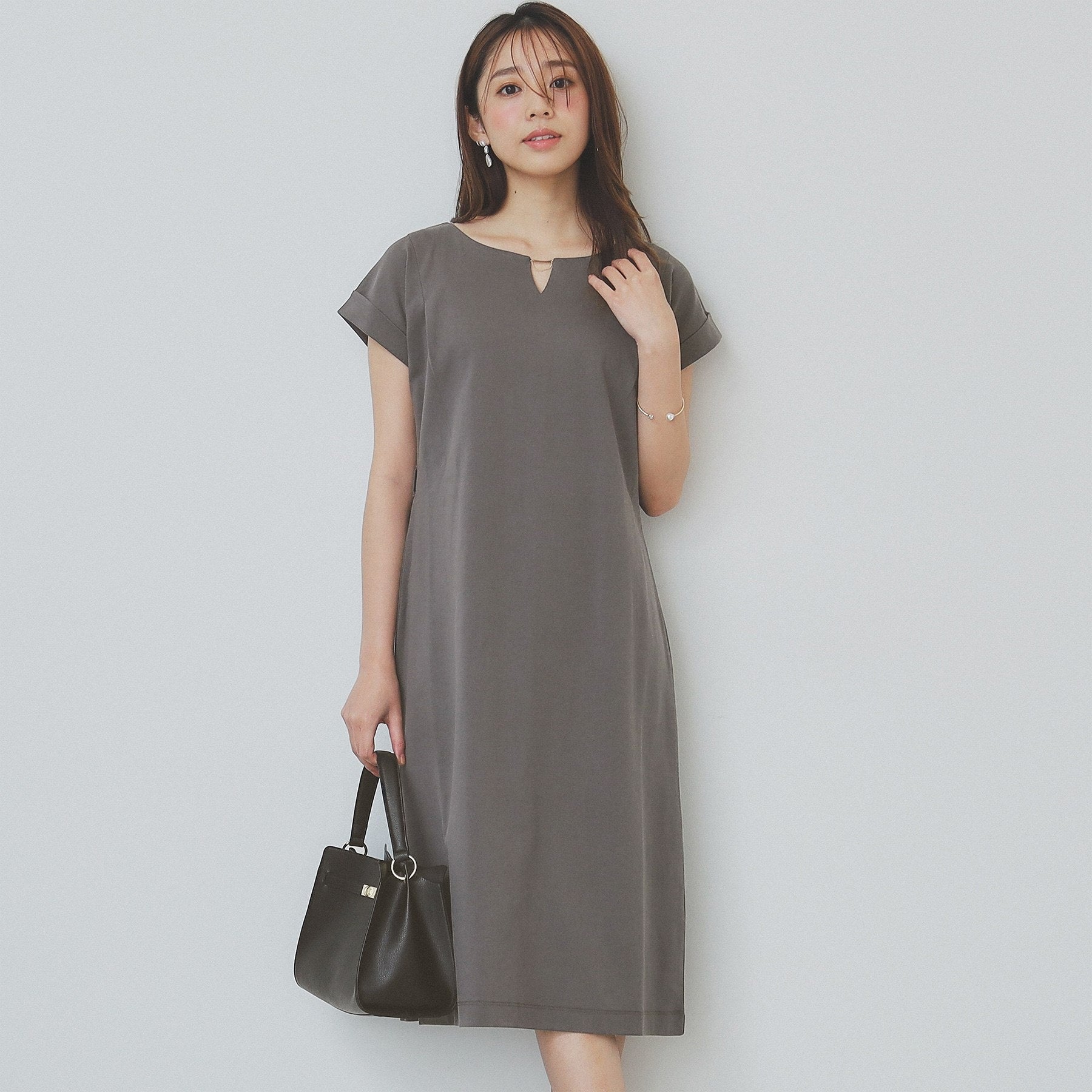 インデックス index 《5color/XS-3Lsize》Iラインシルエットワンピース【洗濯機洗い可/UVケア/接触冷感】 （ブラウン(844)） ブラウン(844)