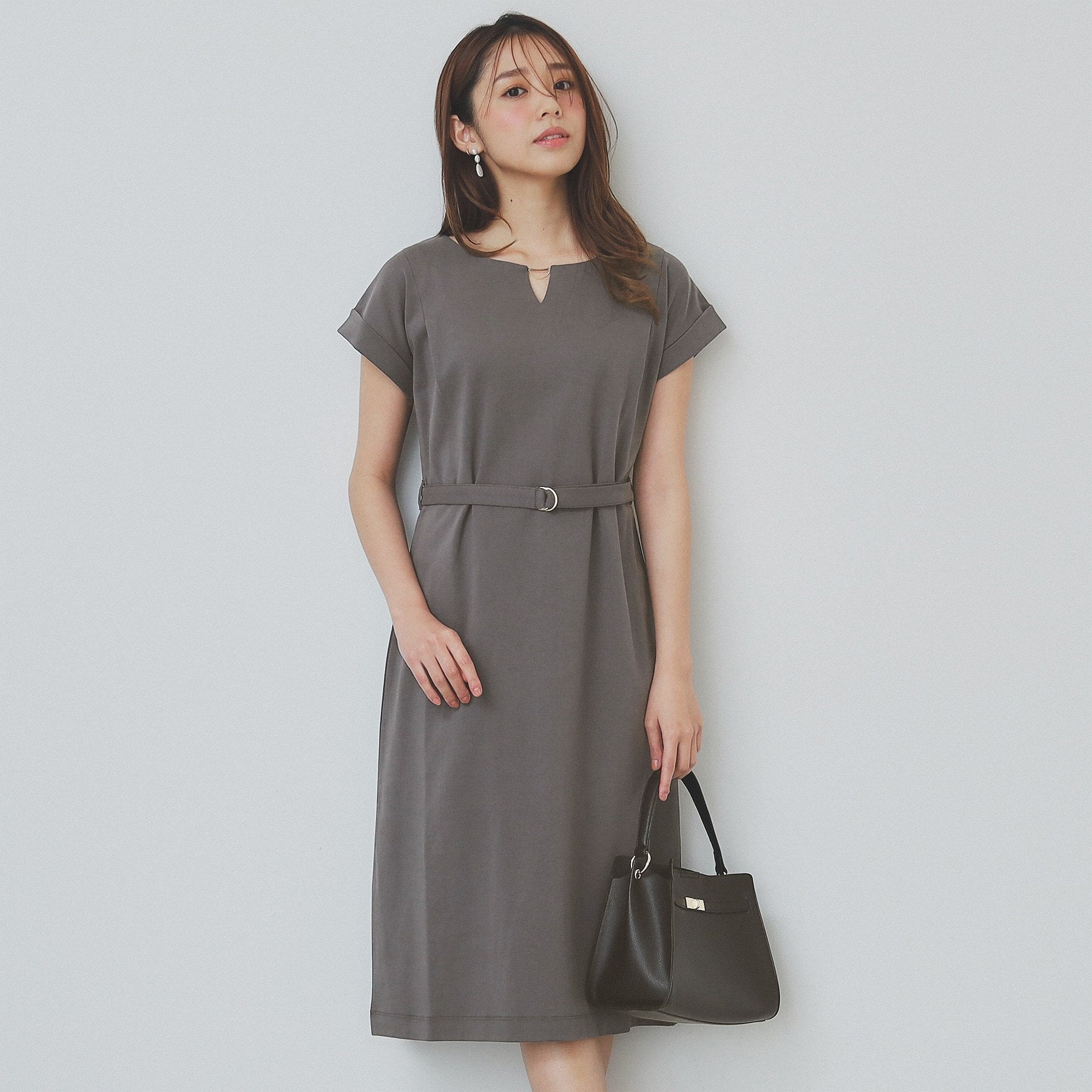 インデックス index 《5color/XS-3Lsize》Iラインシルエットワンピース【洗濯機洗い可/UVケア/接触冷感】 （チャコールグレー(014)） チャコールグレー(014)