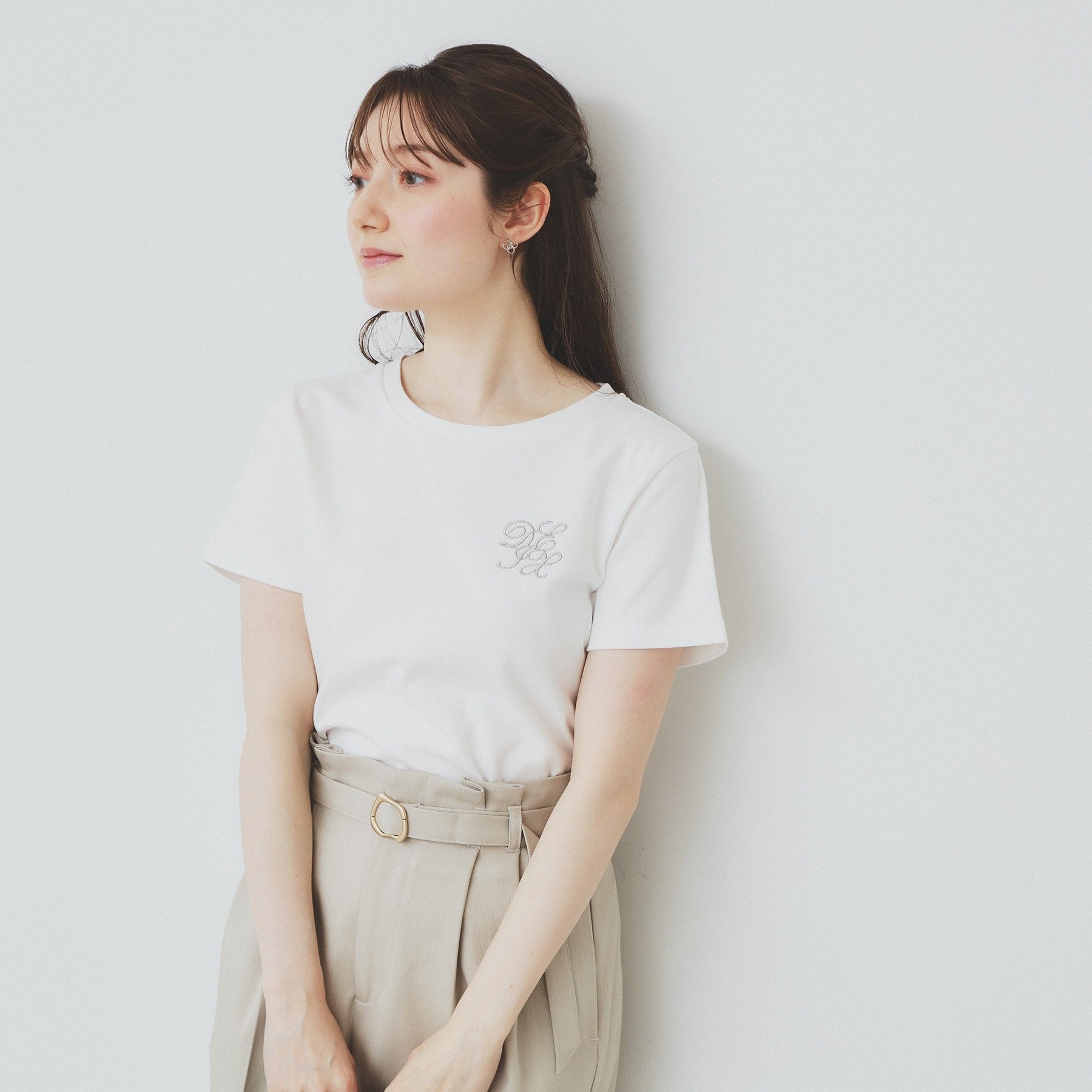 インデックス index エンブレム刺繍Tシャツ【UV/接触冷感/洗濯機洗い可】 （グレージュ(050)） グレージュ(050)