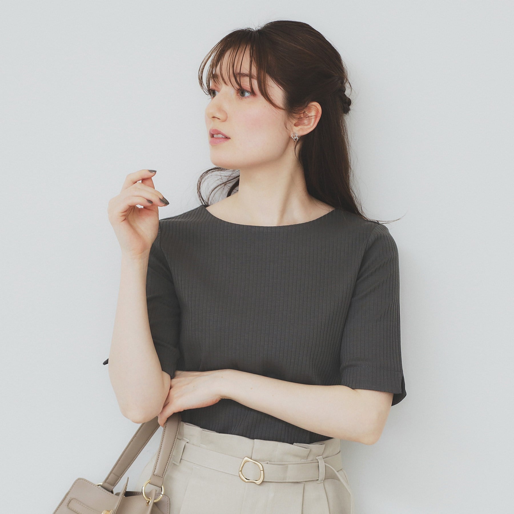 インデックス index 《7color/XS-LLsize》ボートネックリブトップス【UV/洗濯機洗い可】 （チャコールグレー(014)） チャコールグレー(014)