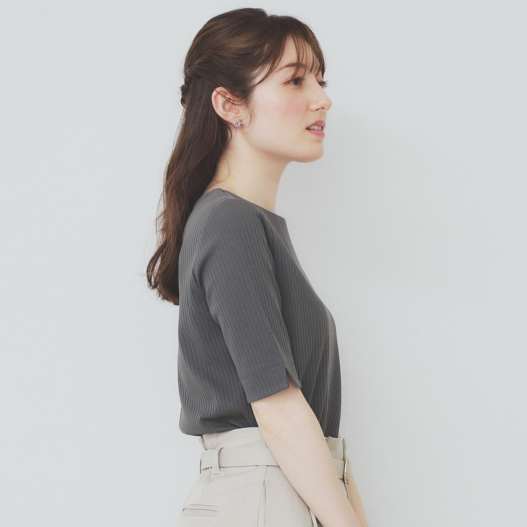 インデックス index 《7color/XS-LLsize》ボートネックリブトップス【UV/洗濯機洗い可】 （チャコールグレー(014)） チャコールグレー(014)