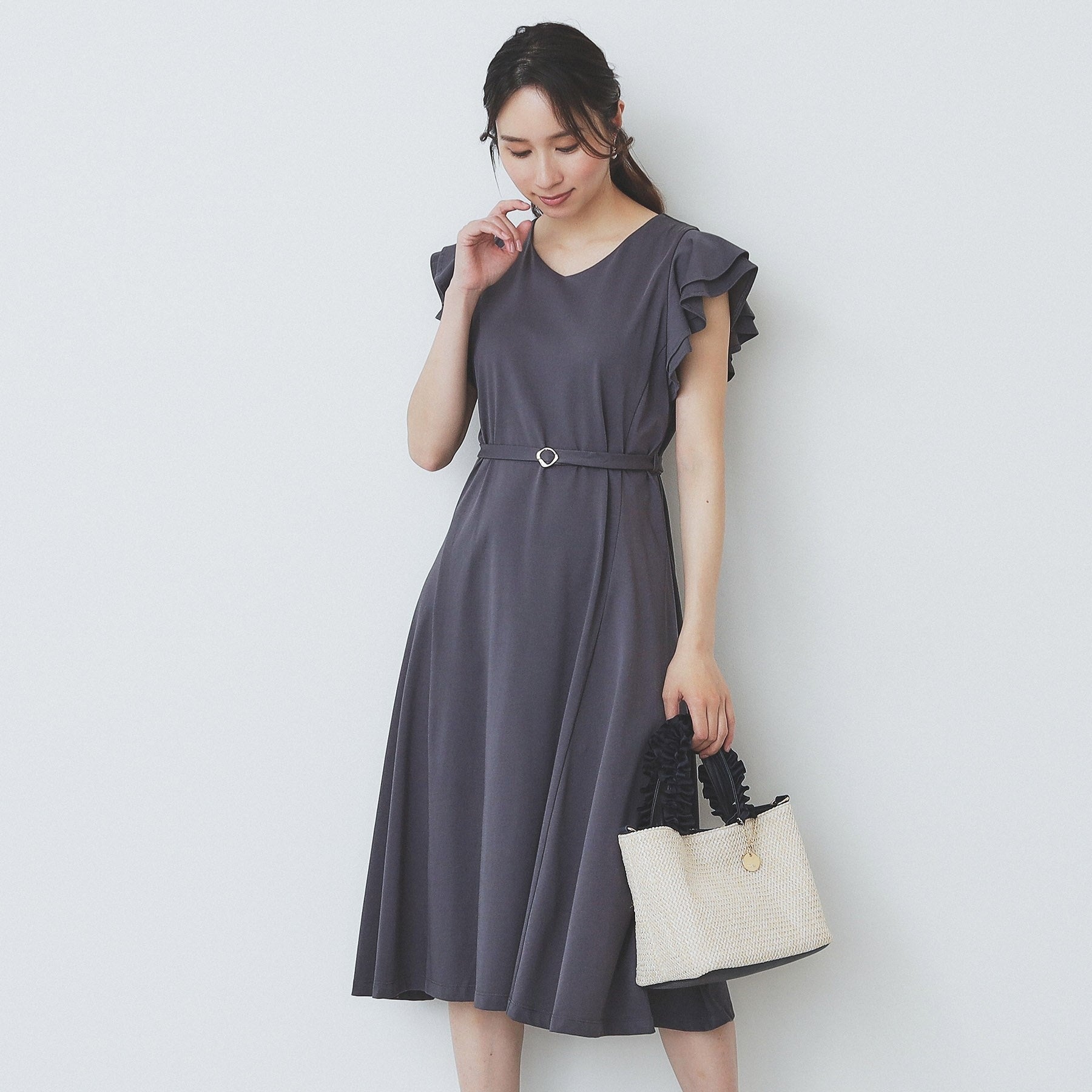 インデックス index シルケットVネックダブルフレアワンピース【洗濯機可・接触冷感・UVケア】 （チャコールグレー(814)） チャコールグレー(814)