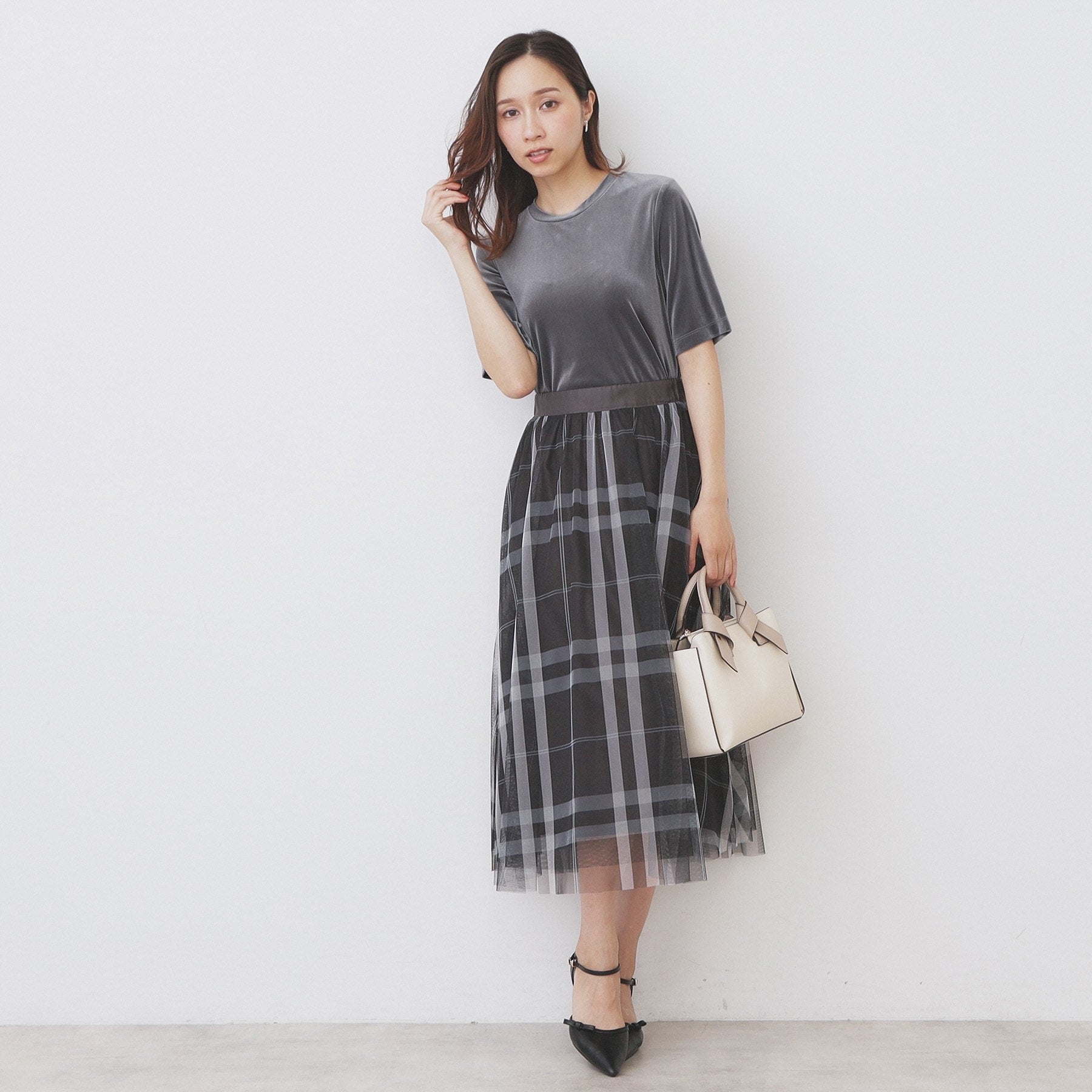 インデックス index ベロアボクシーTシャツ【洗濯機可】 （グレージュ(050)） グレージュ(050)
