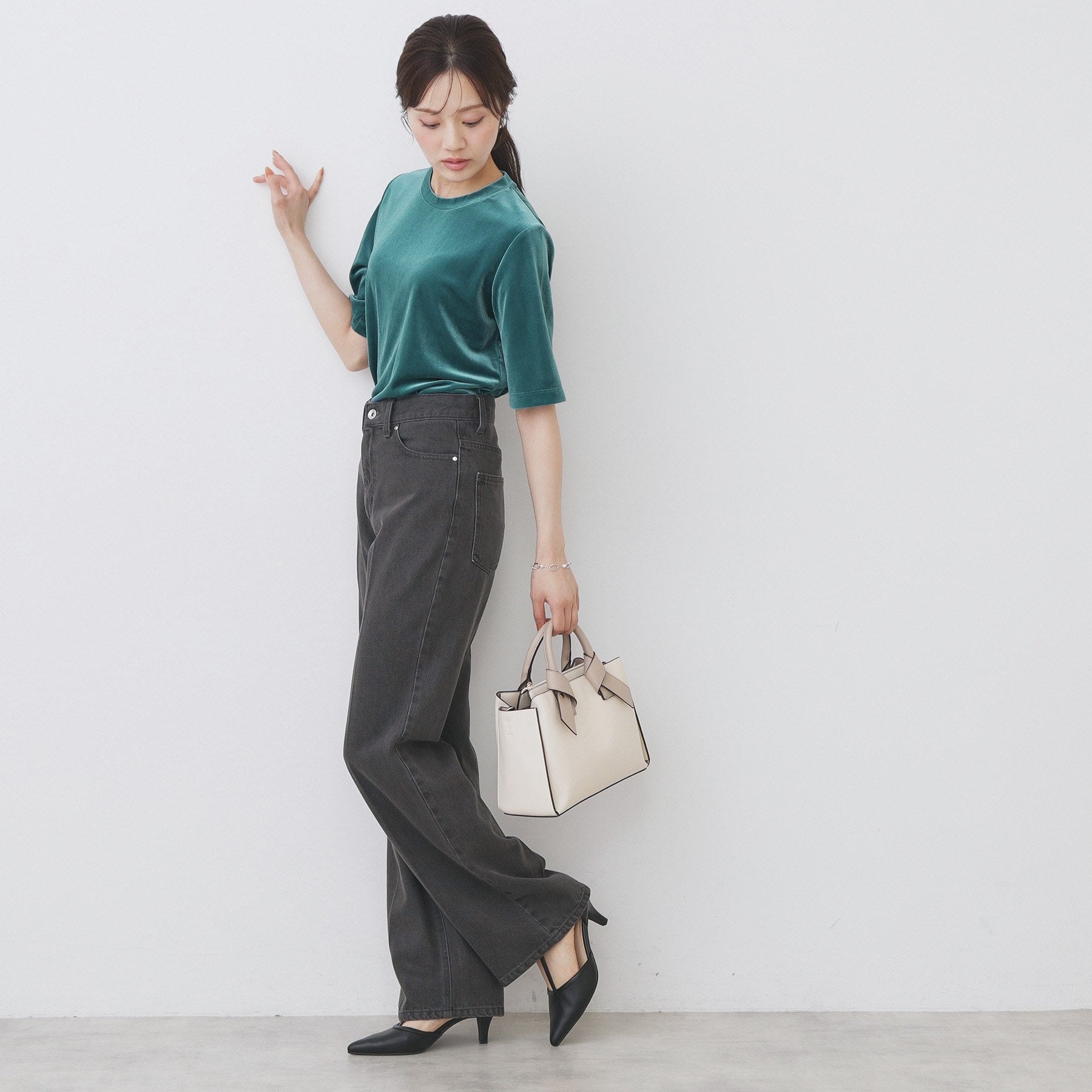 インデックス index ベロアボクシーTシャツ【洗濯機可】 （グレージュ(050)） グレージュ(050)