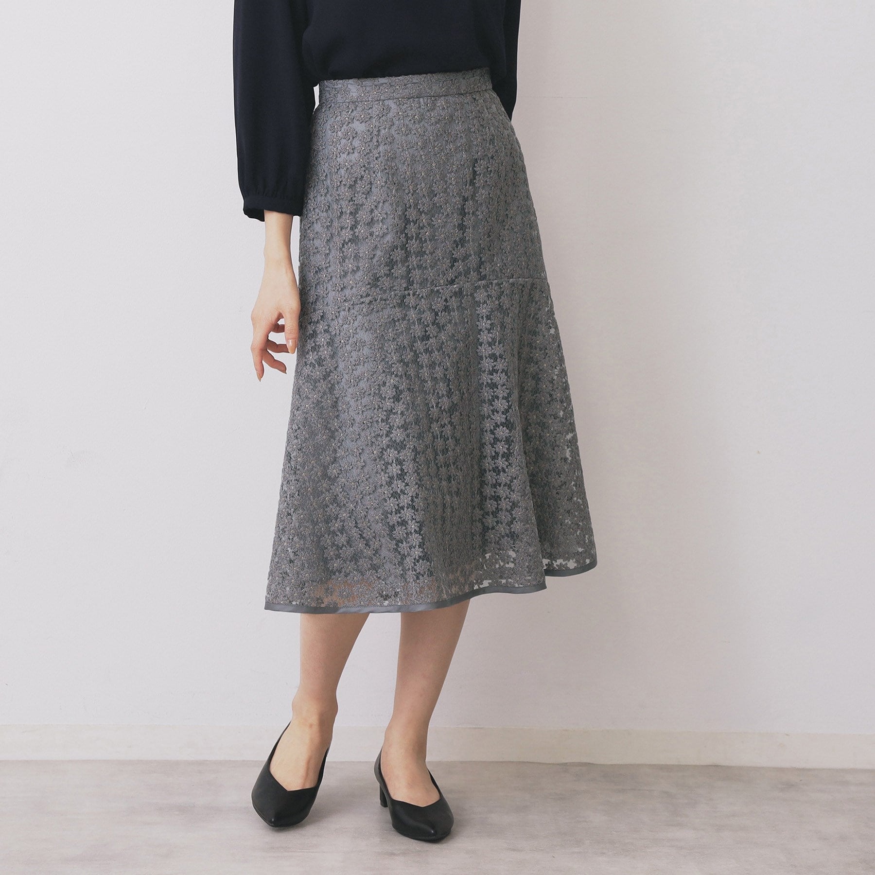 インデックス index チュール小花刺繍切り替えマーメイドスカート【洗濯機可・抗ピル】 （チャコールグレー(013)） チャコールグレー(013)