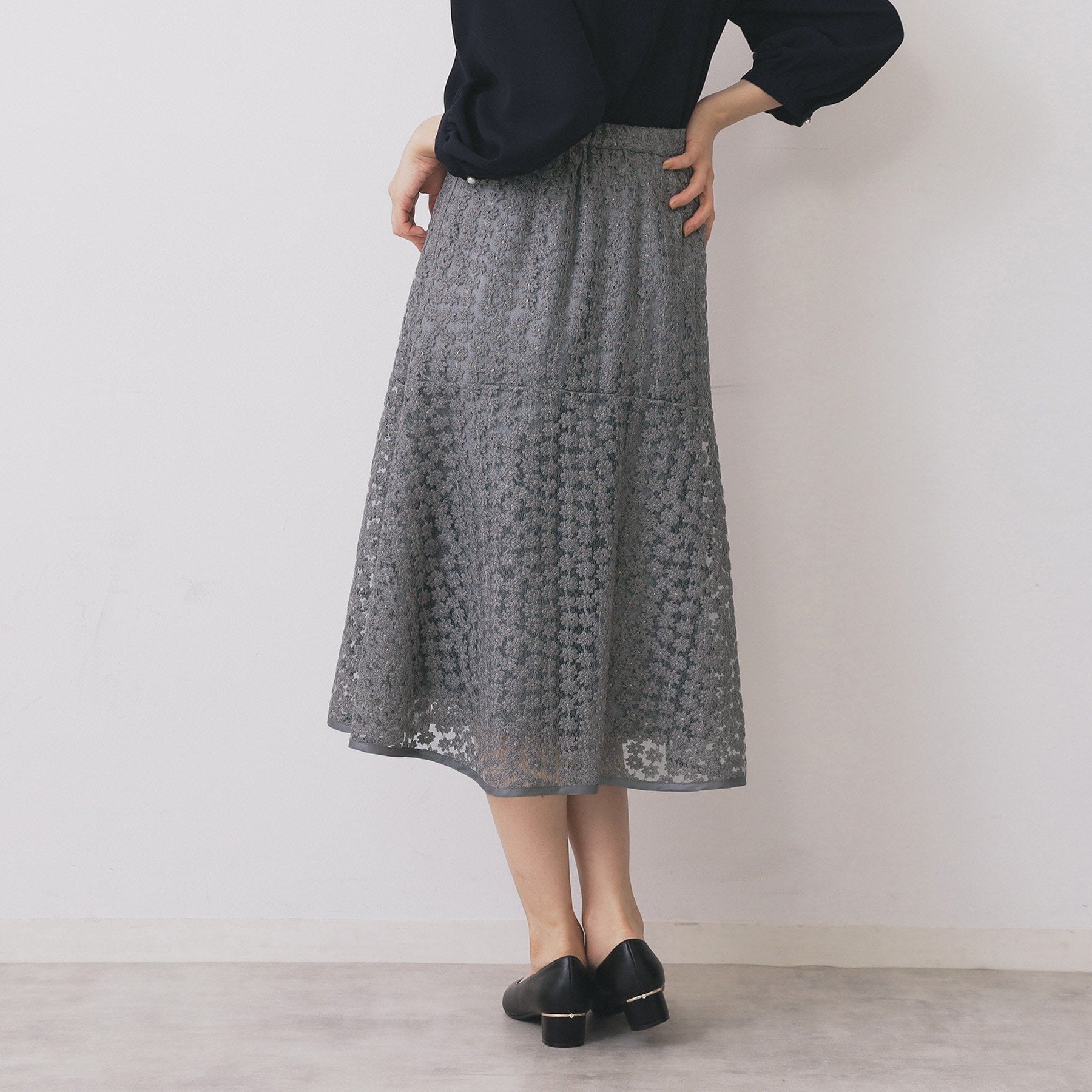 インデックス index チュール小花刺繍切り替えマーメイドスカート【洗濯機可・抗ピル】 （チャコールグレー(013)） チャコールグレー(013)