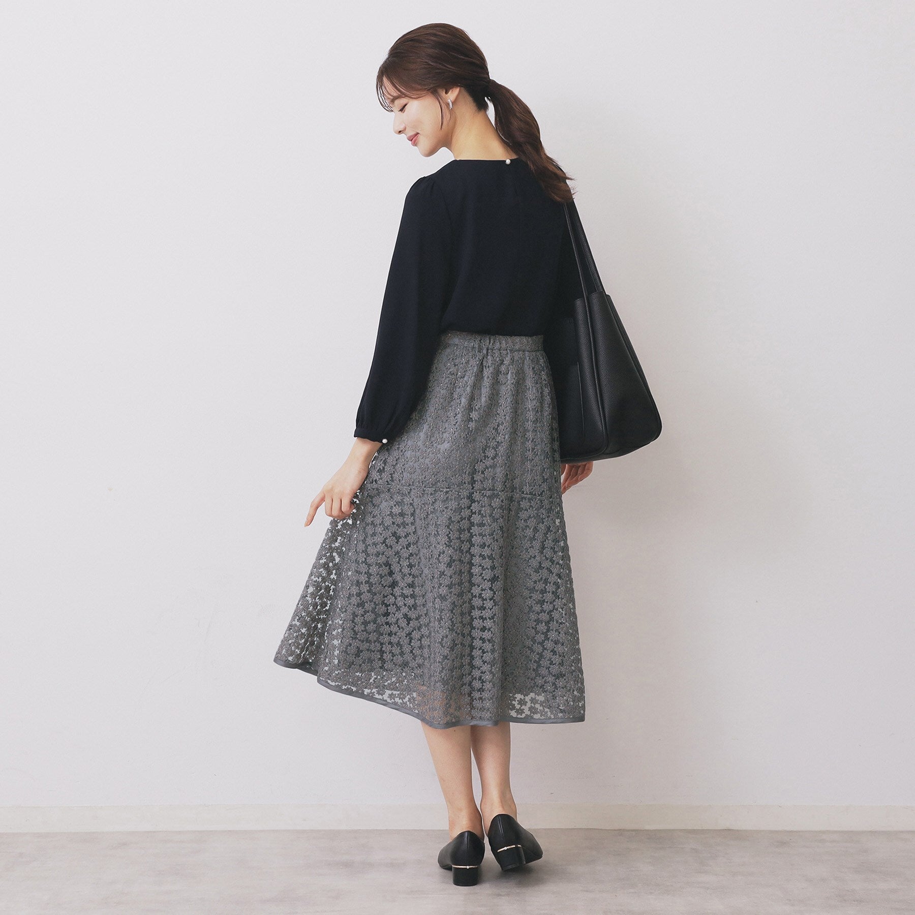 インデックス index チュール小花刺繍切り替えマーメイドスカート【洗濯機可・抗ピル】 （チャコールグレー(013)） チャコールグレー(013)