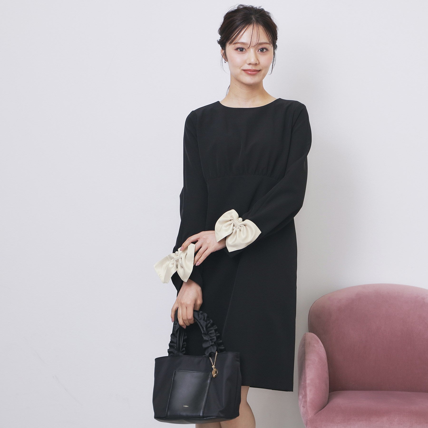 インデックス index ダブルクロスリボンスリーブサックワンピース【洗濯機可】 （ブラック(019)） ブラック(019)