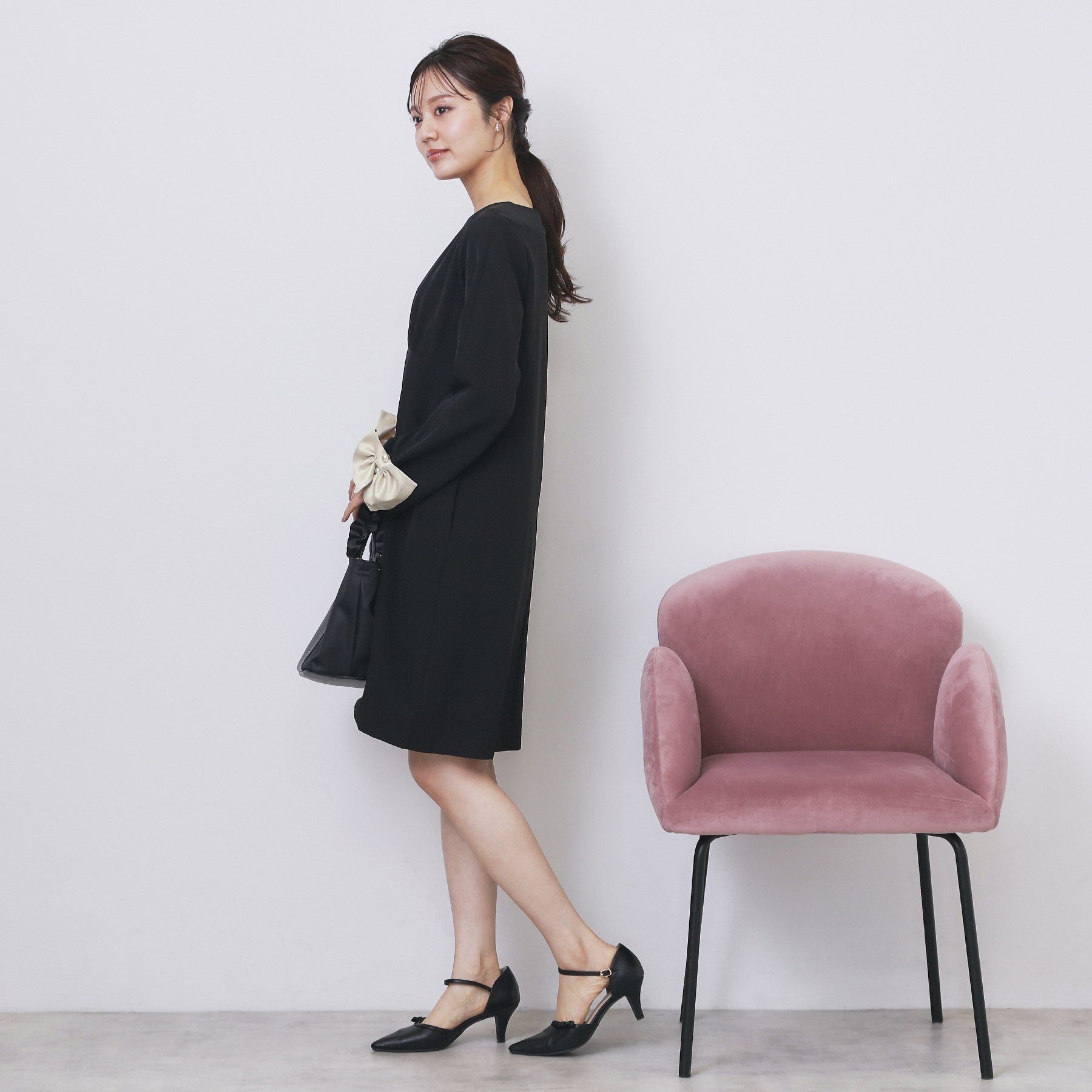 インデックス index ダブルクロスリボンスリーブサックワンピース【洗濯機可】 （ブラック(019)） ブラック(019)