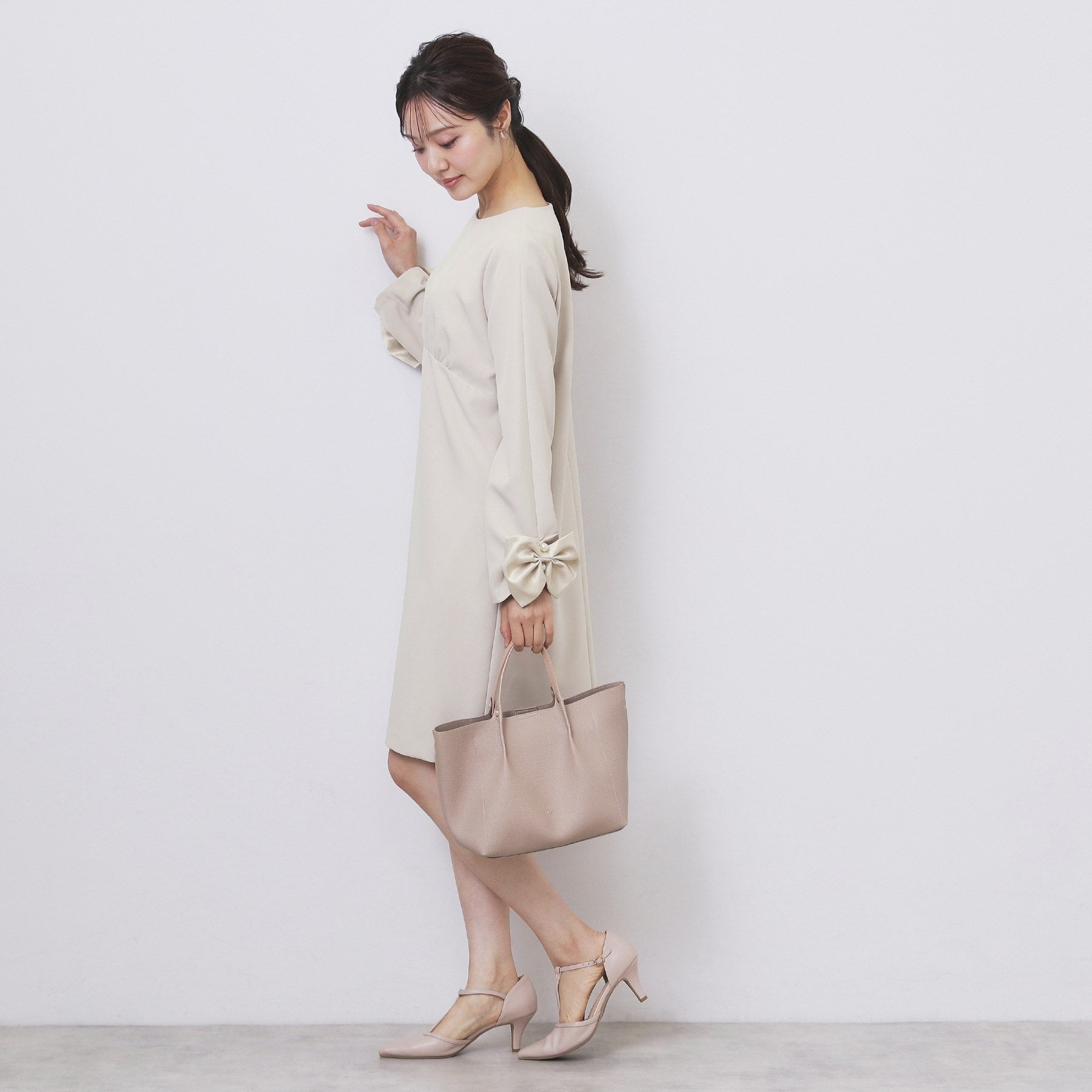 インデックス index ダブルクロスリボンスリーブサックワンピース【洗濯機可】 （ブラック(019)） ブラック(019)