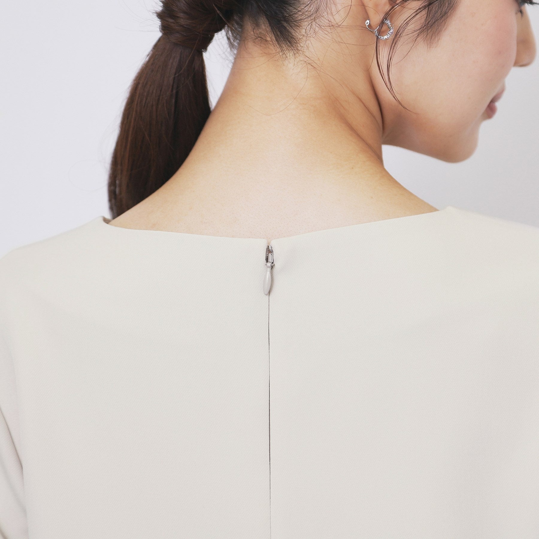 インデックス index ダブルクロスリボンスリーブサックワンピース【洗濯機可】 （ブラック(019)） ブラック(019)