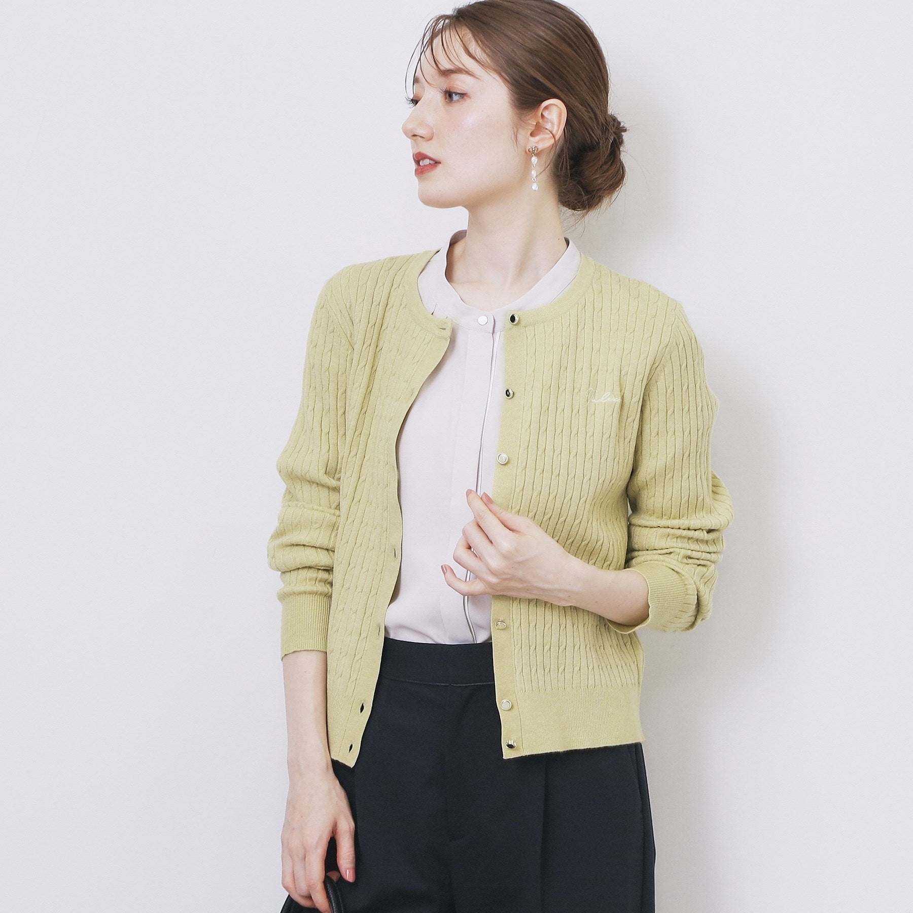 インデックス index ケーブルクルーネックカーディガン【洗濯機可】 （オフホワイト(003)） オフホワイト(003)