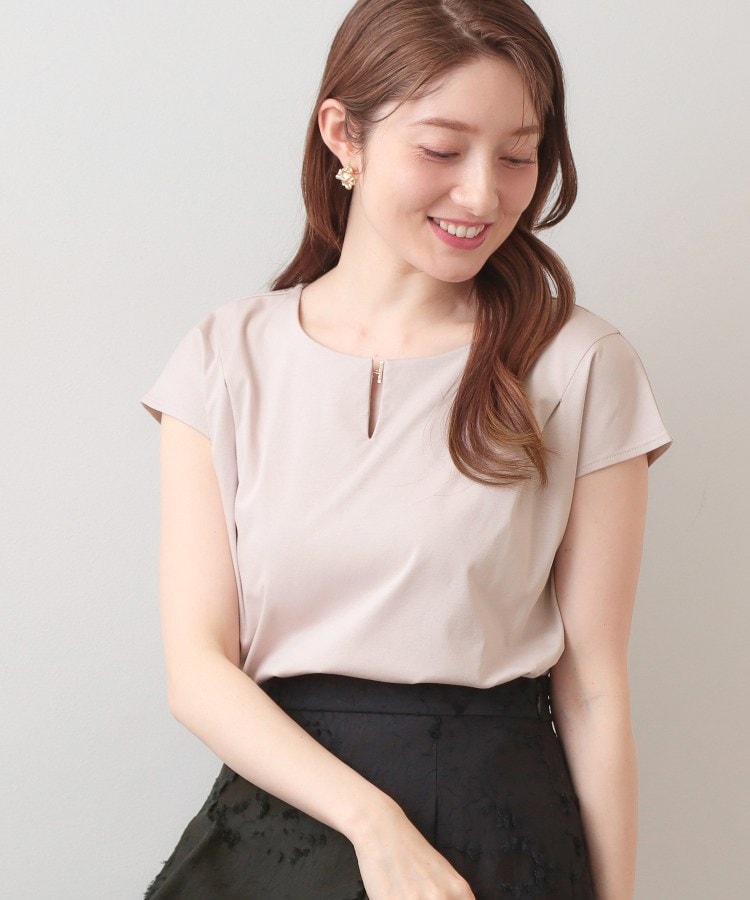 インデックス index ビジューキーネックフレンチトップス【洗濯機OK・接触冷感・UVケア】 （グレージュ(050)） グレージュ(050)