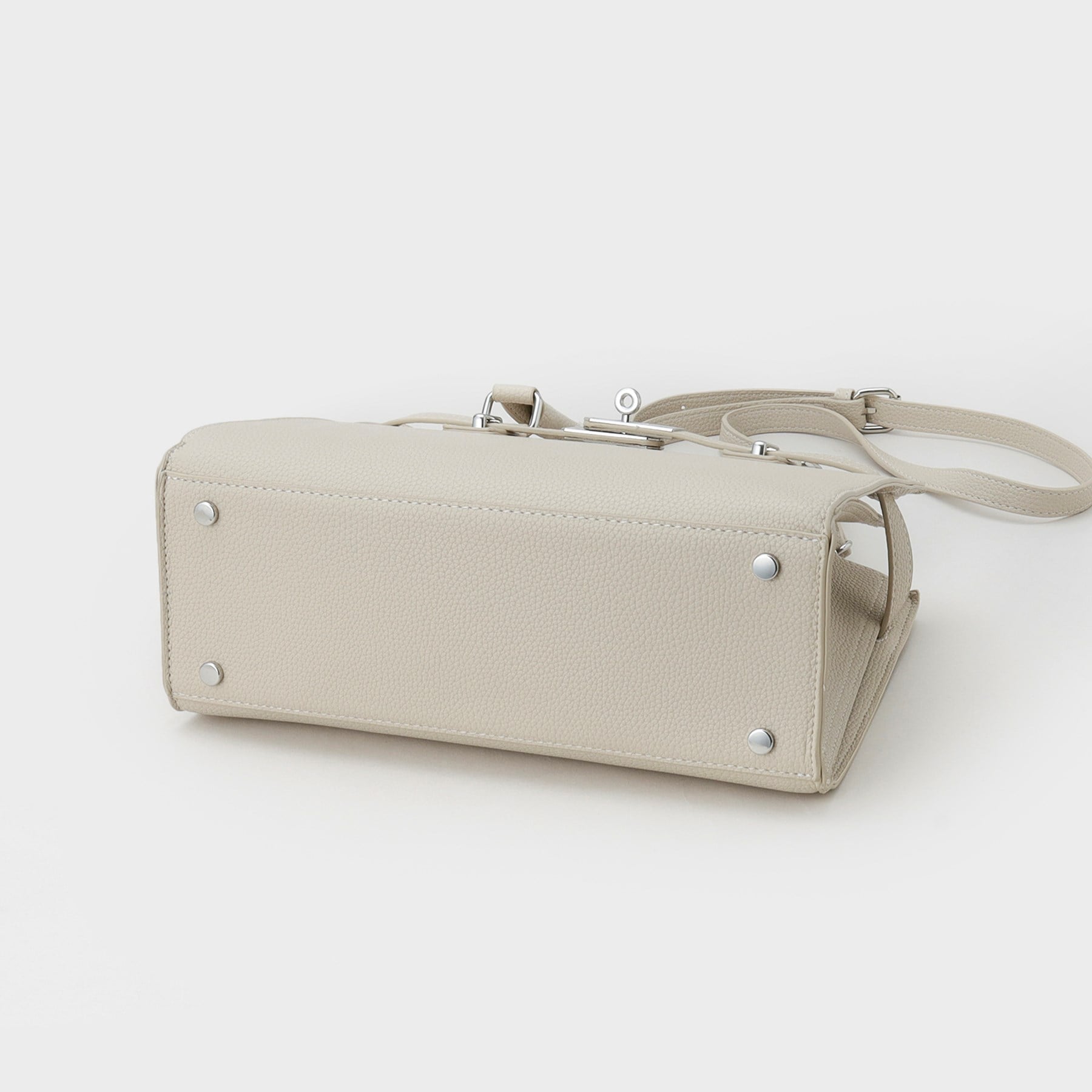 インディヴィ INDIVI 【合皮／フォーマル】ショルダー付きスクエアバッグ （グレージュ(050)） グレージュ(050)