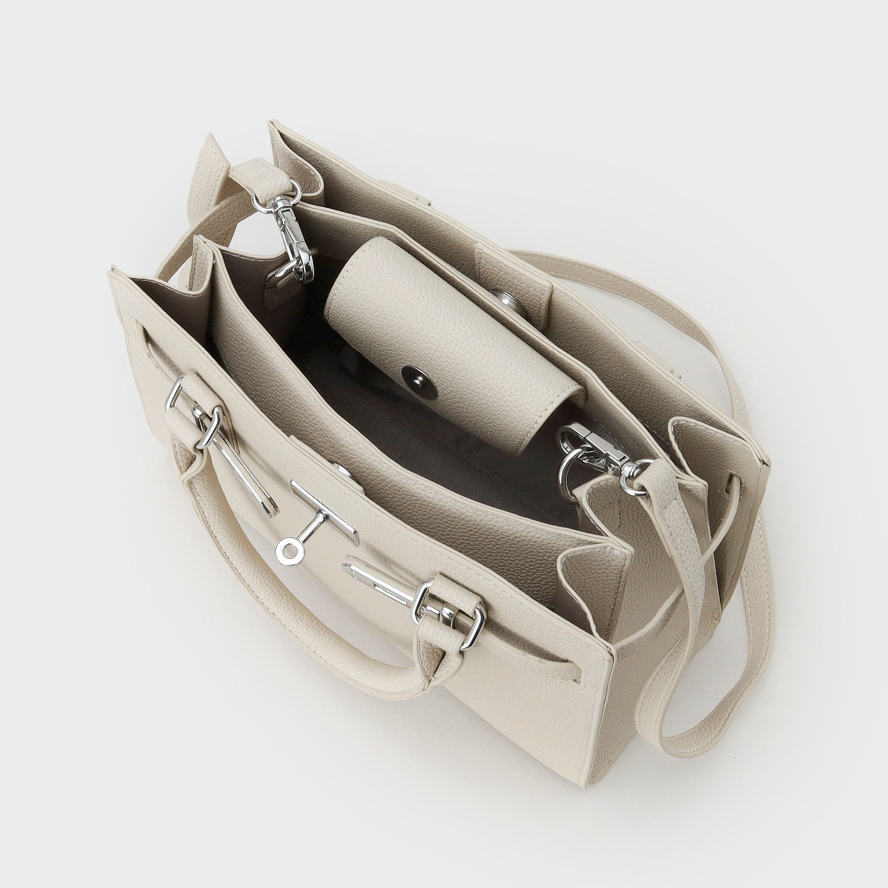 インディヴィ INDIVI 【合皮／フォーマル】ショルダー付きスクエアバッグ （グレージュ(050)） グレージュ(050)