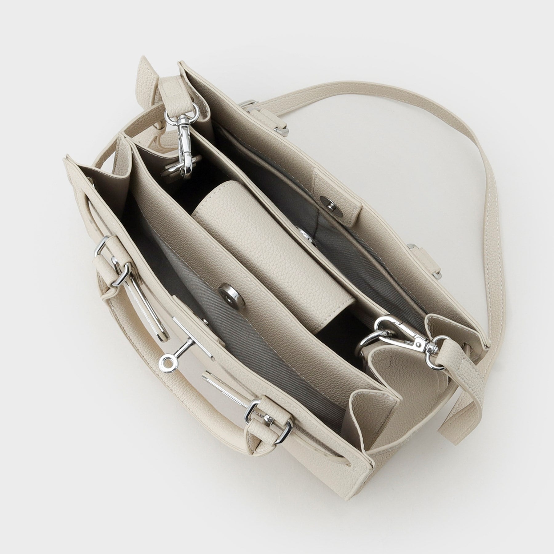 インディヴィ INDIVI 【合皮／フォーマル】ショルダー付きスクエアバッグ （グレージュ(050)） グレージュ(050)