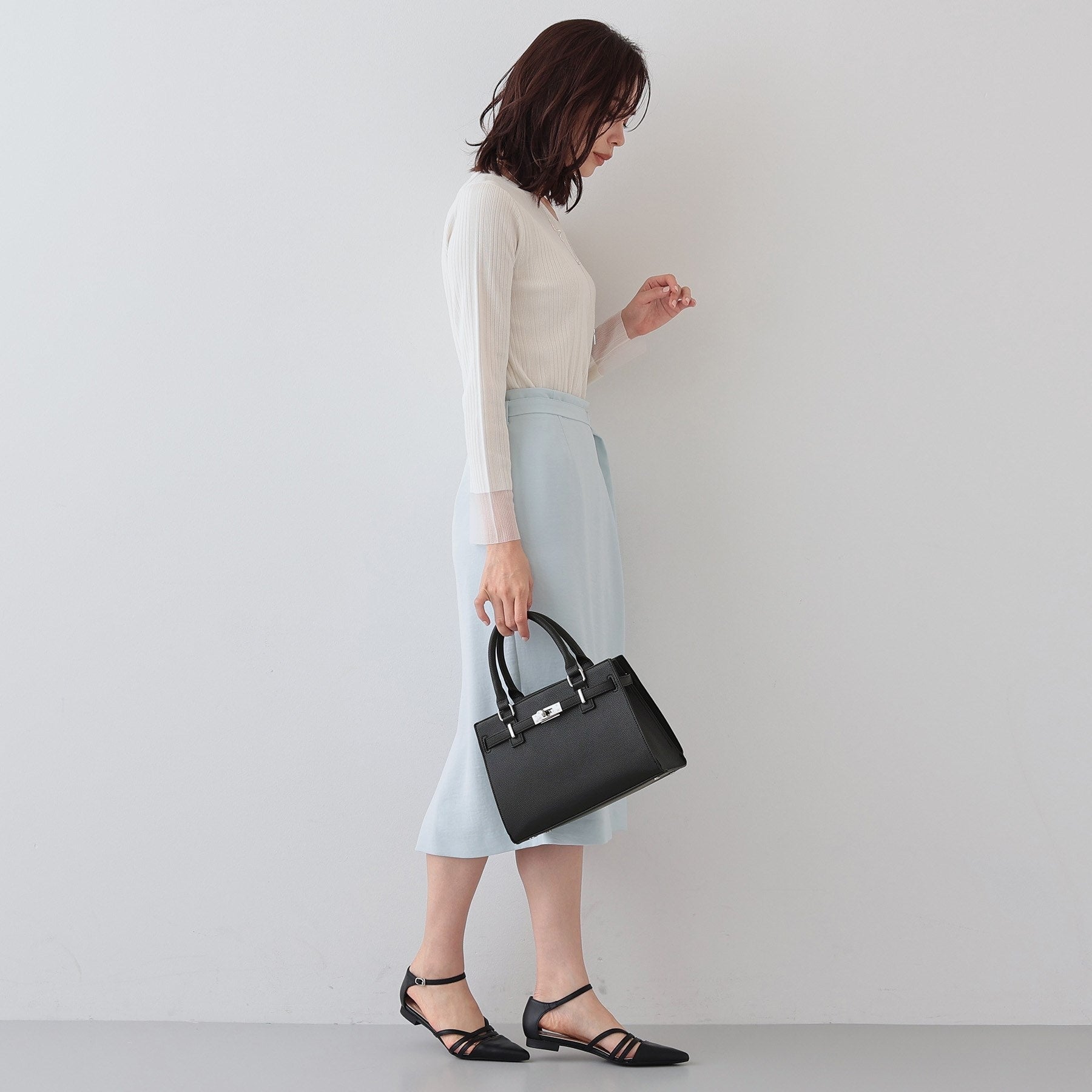 インディヴィ INDIVI 【合皮／フォーマル】ショルダー付きスクエアバッグ （グレージュ(050)） グレージュ(050)