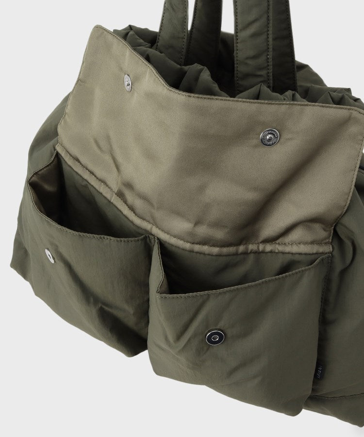 インディヴィ INDIVI 【超軽量】フロントポケットバッグ （ブラック(019)） ブラック(019)