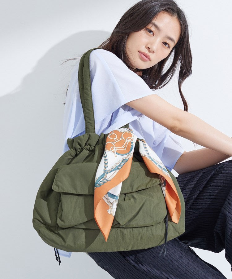 インディヴィ INDIVI 【超軽量】フロントポケットバッグ （カーキ(027)） カーキ(027)