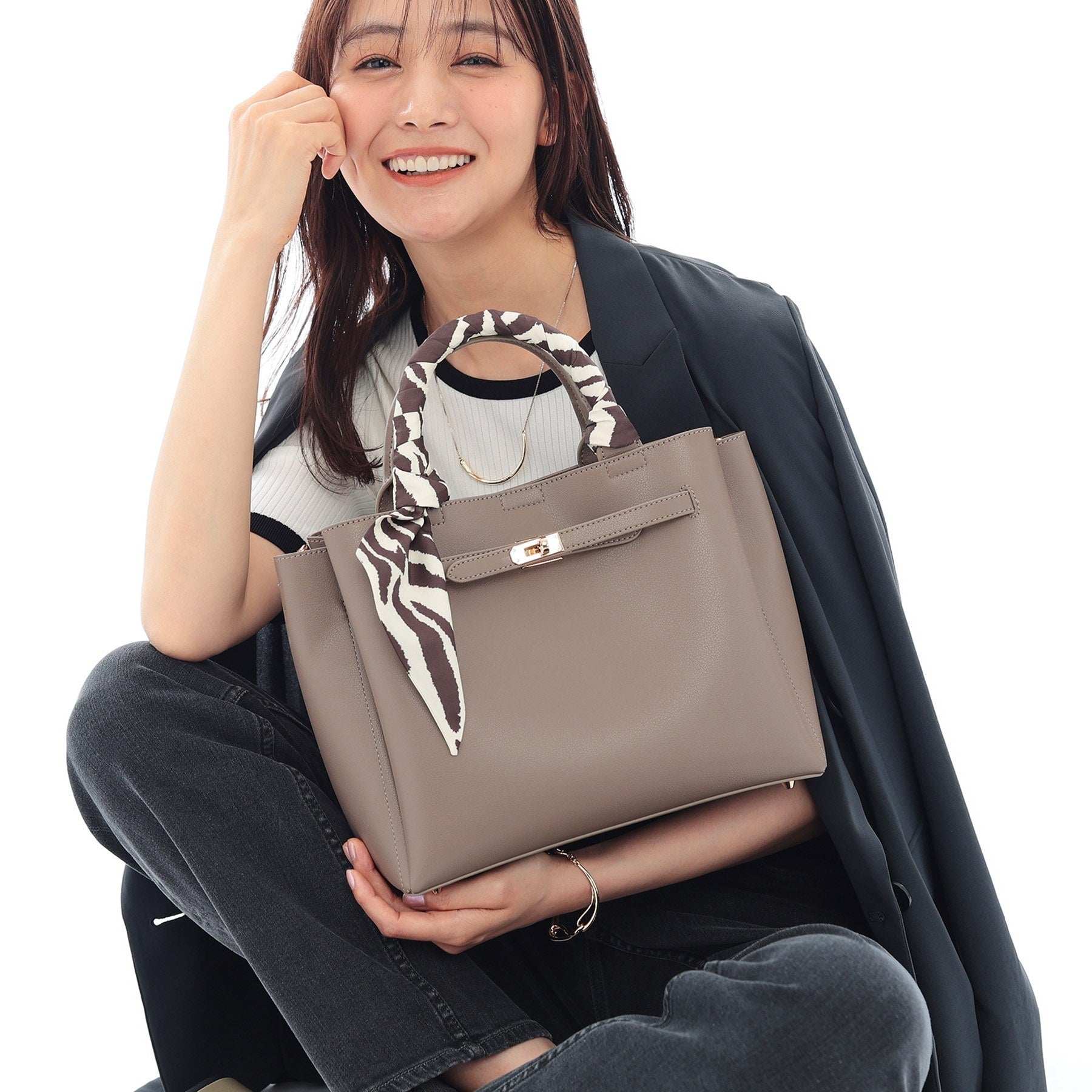 インディヴィ INDIVI ソフトタックミドルバッグ （ピンクベージュ(053)） ピンクベージュ(053)