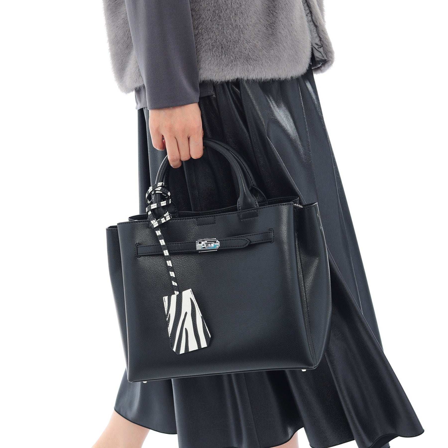 インディヴィ INDIVI ソフトタックミドルバッグ （ブラック(019)） ブラック(019)