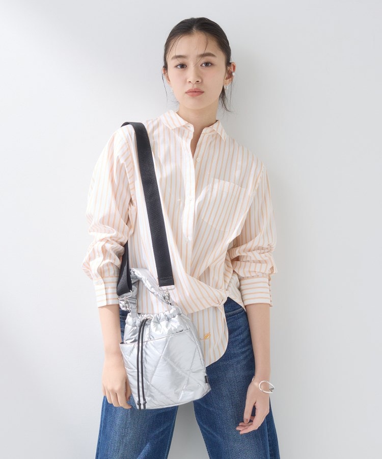 インディヴィ INDIVI 【大人カジュアル／ショルダー付】ふかふか巾着バッグ （シルバー(006)） シルバー(006)