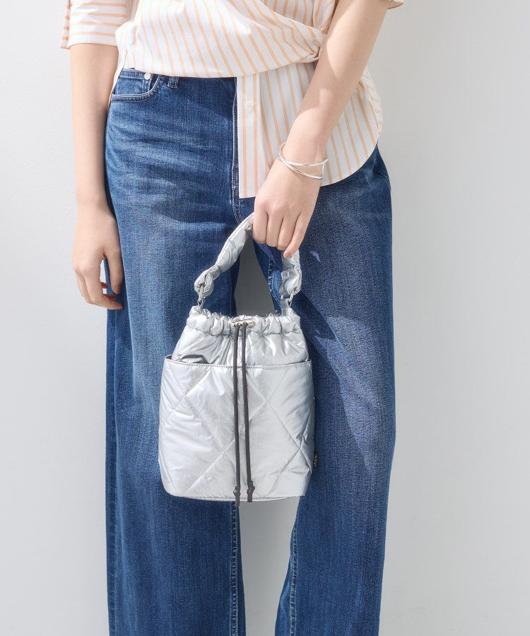 インディヴィ INDIVI 【大人カジュアル／ショルダー付】ふかふか巾着バッグ （シルバー(006)） シルバー(006)